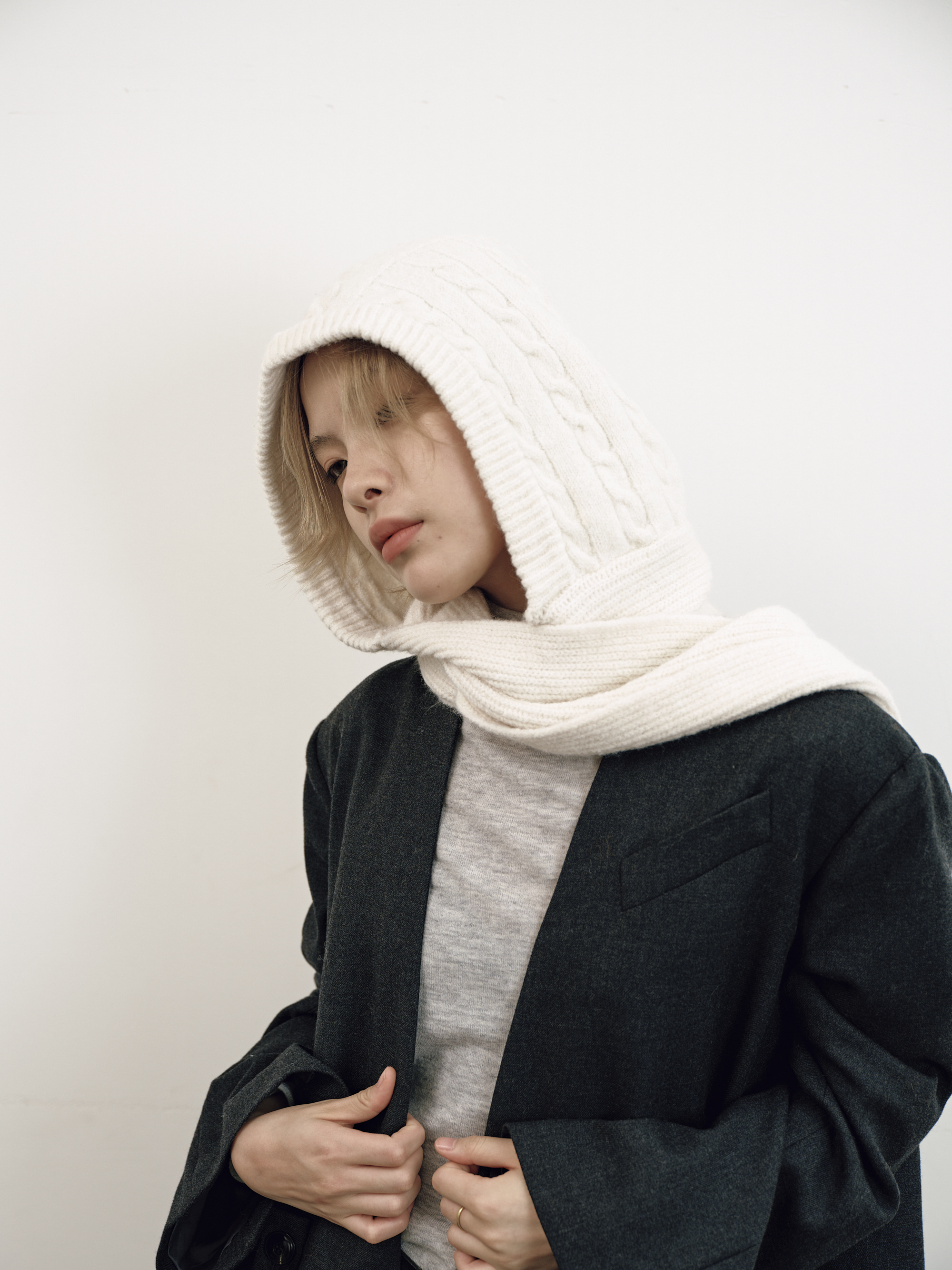 金屬標連帽圍巾-白