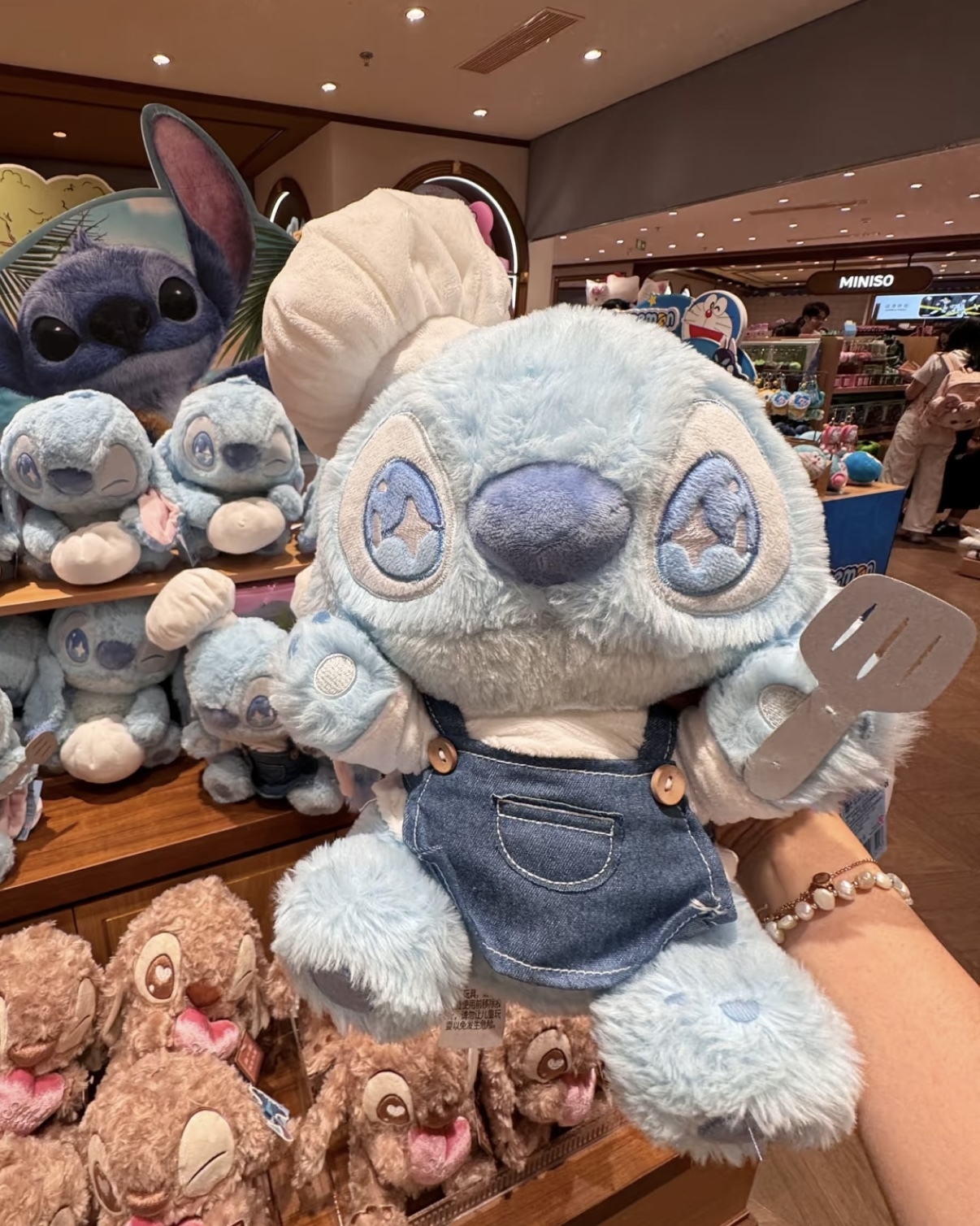 <正版授權>MINISO x DISNEY迪士尼 史迪奇 吊帶褲 帽T 廚師 毛絨 坐姿 娃娃