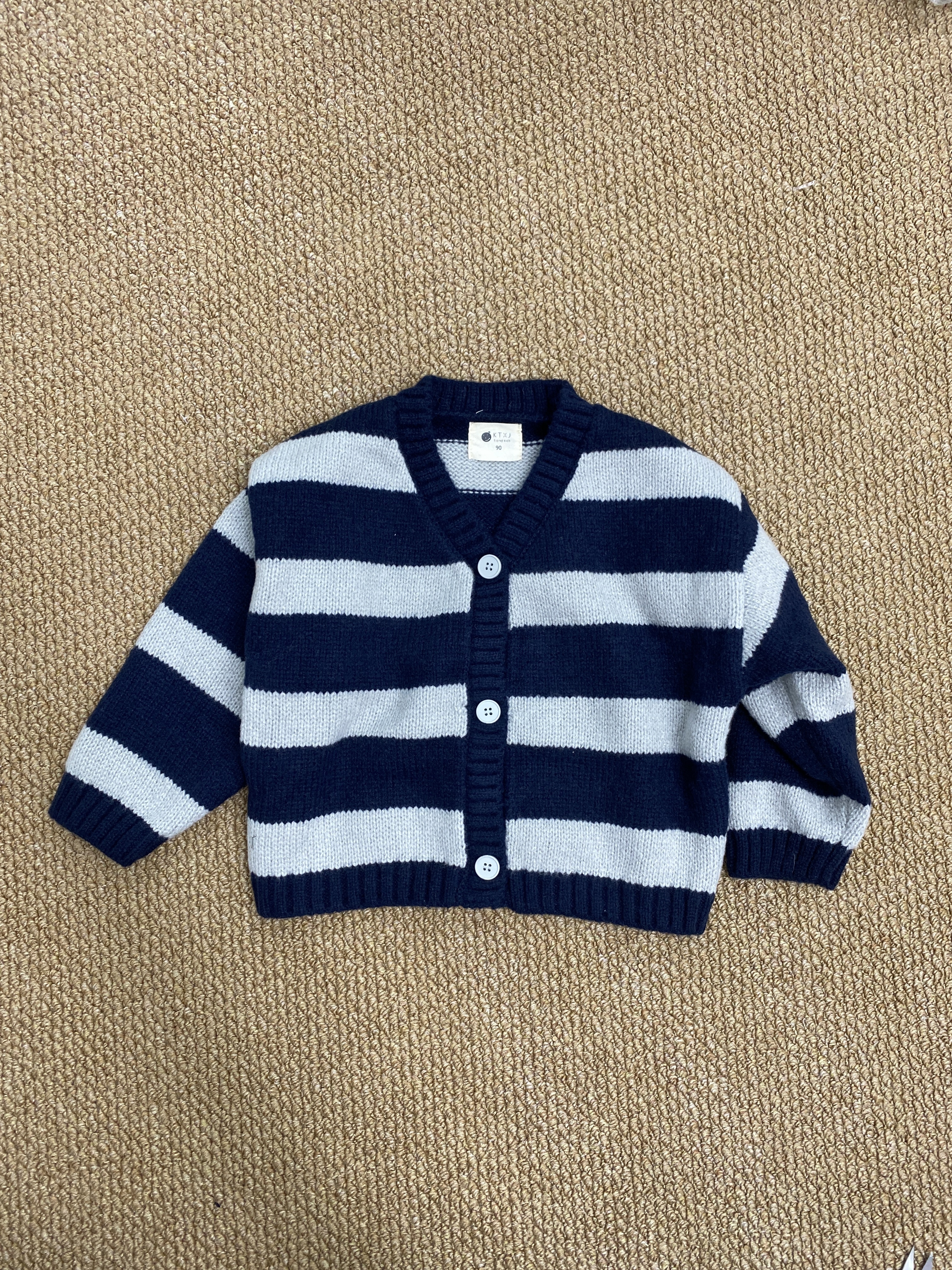 A04216條紋針織V領毛衣