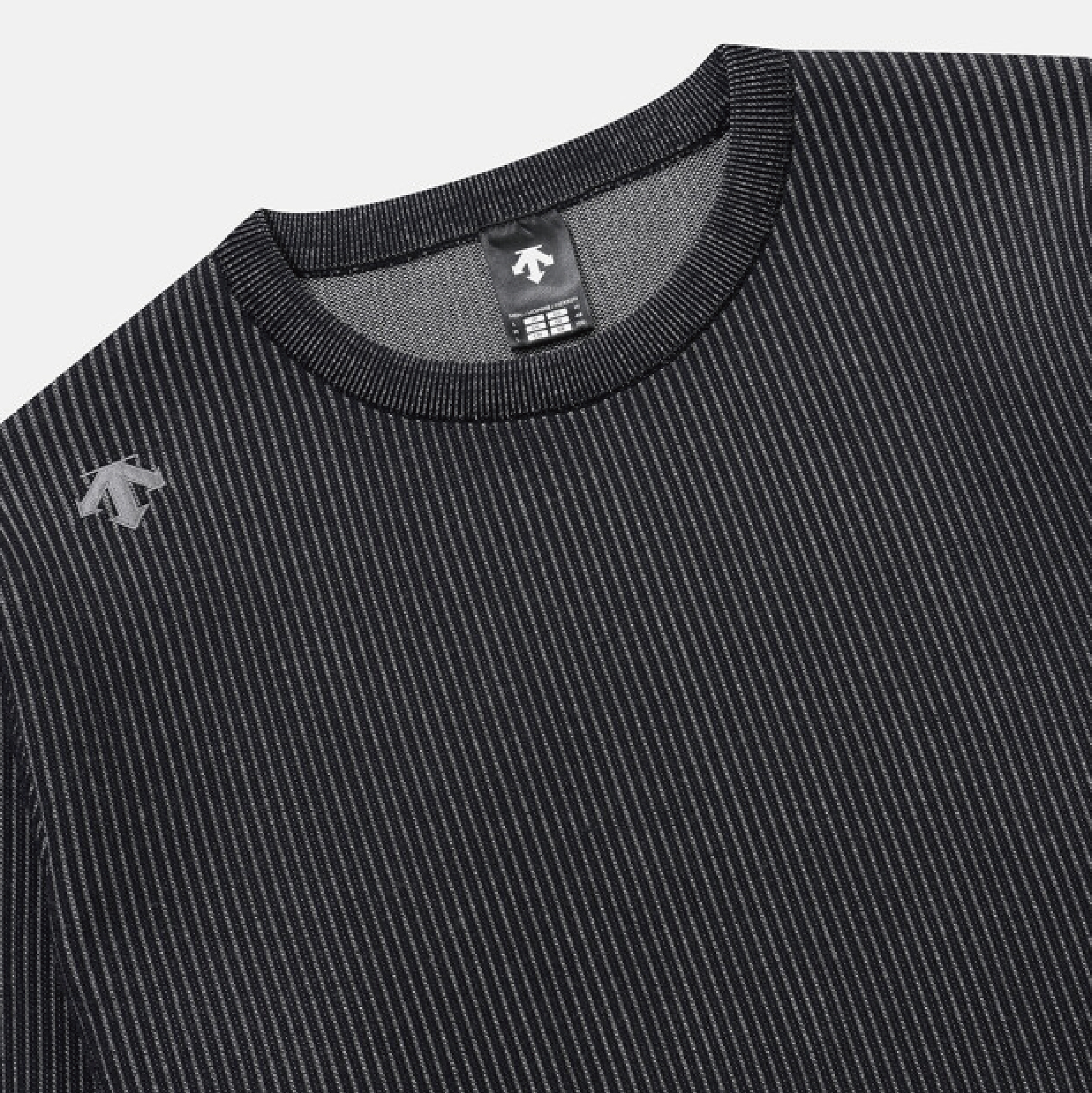 【 DESCENTE｜ROUND NECK SWEATER 圓領TEE - 黑 】