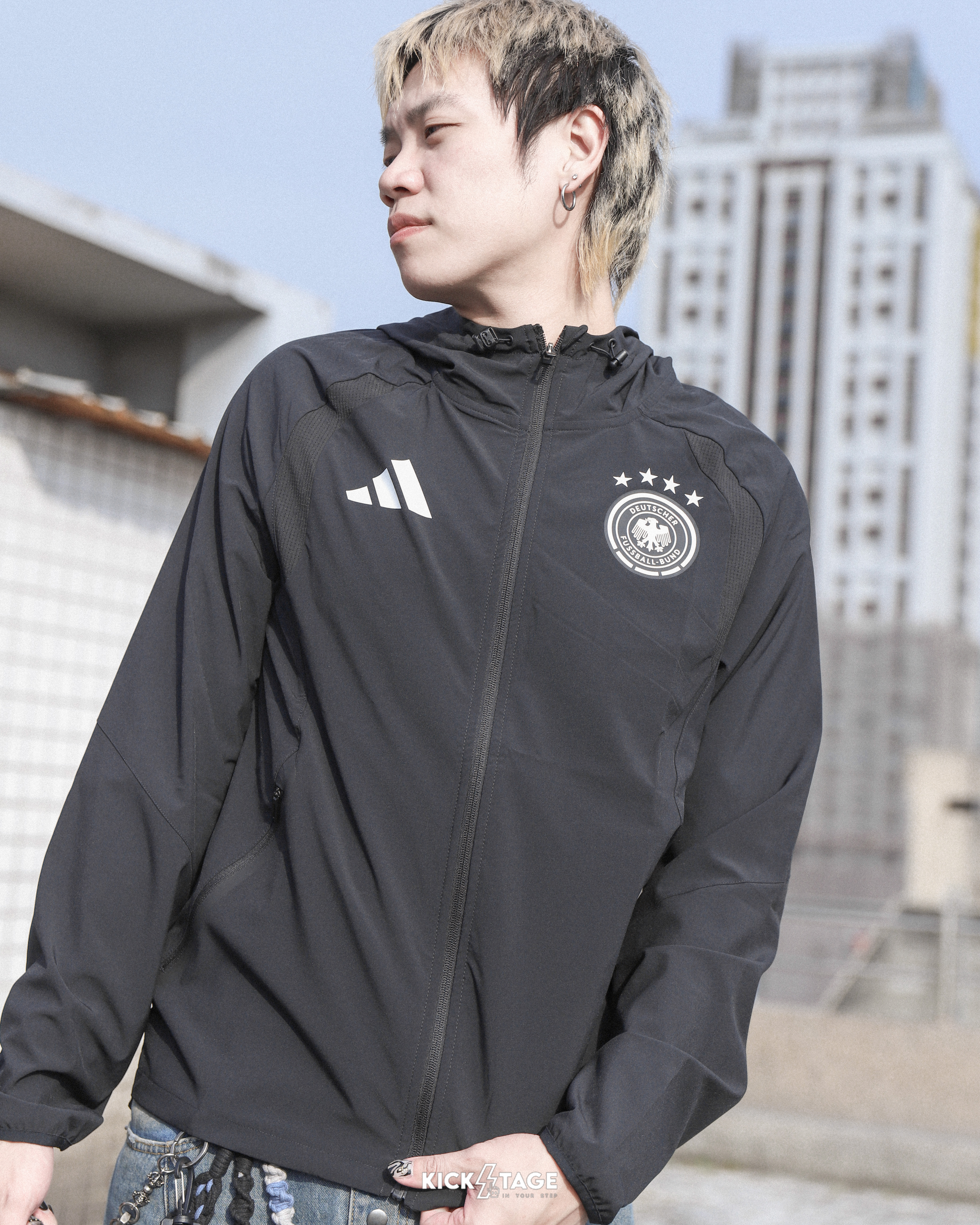 男款 ADIDAS TIRO TRAVEL 黑色 德國隊 足球 世足盃 世界盃 修身 連帽 外套【JZ9326】ADFIFA