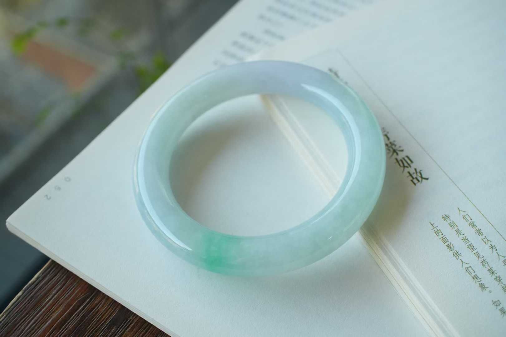 122845 56.5mm翡翠冰糯種白底青圓條手鐲 (56-58)