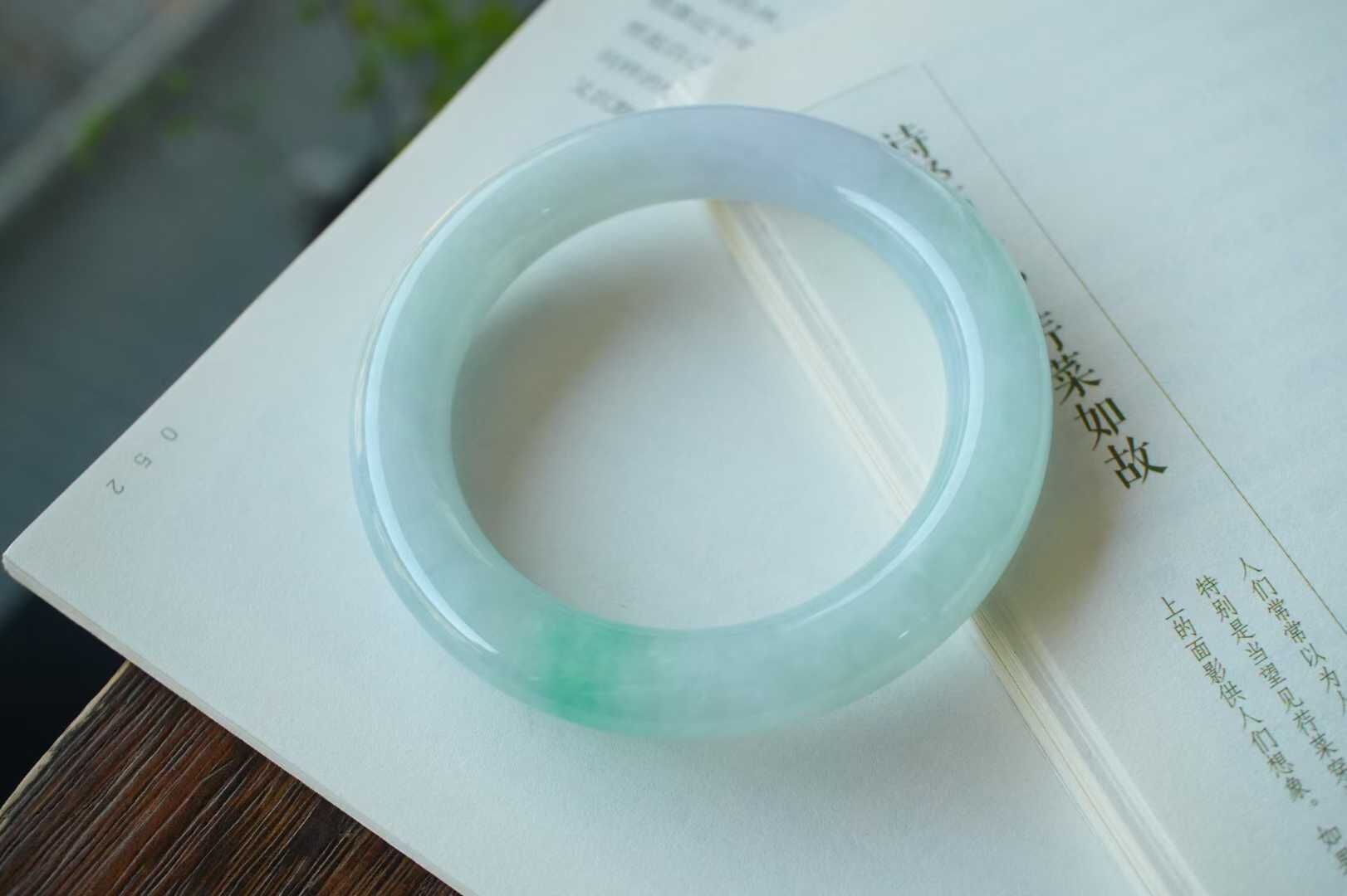 122845 56.5mm翡翠冰糯種白底青圓條手鐲 (56-58)