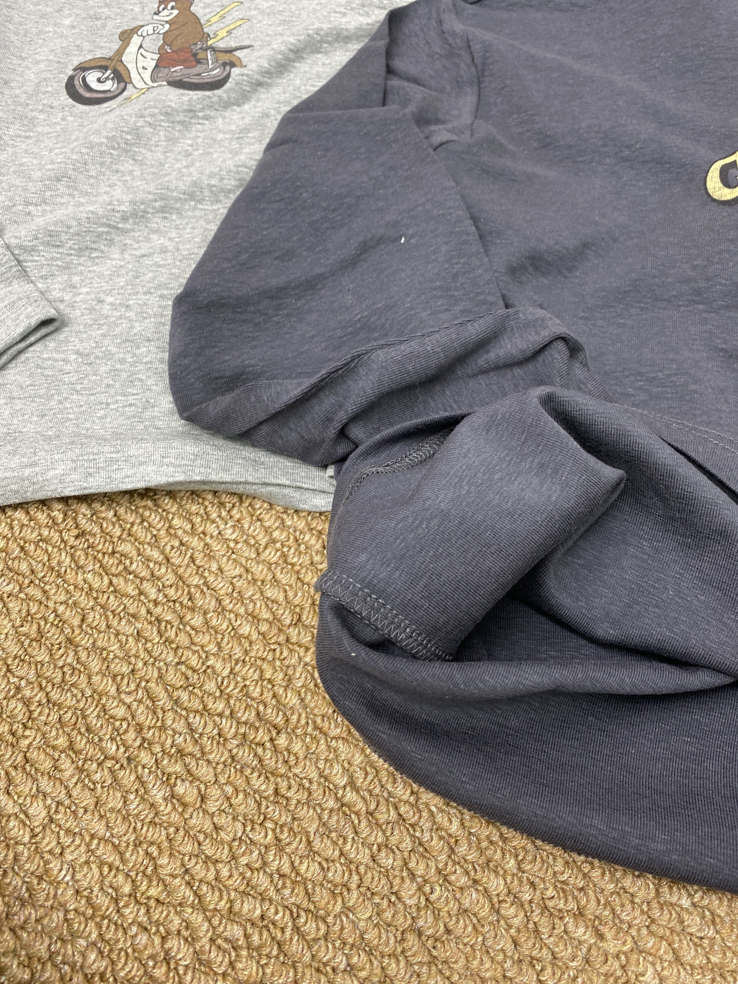 A04226質感插圖長袖上衣