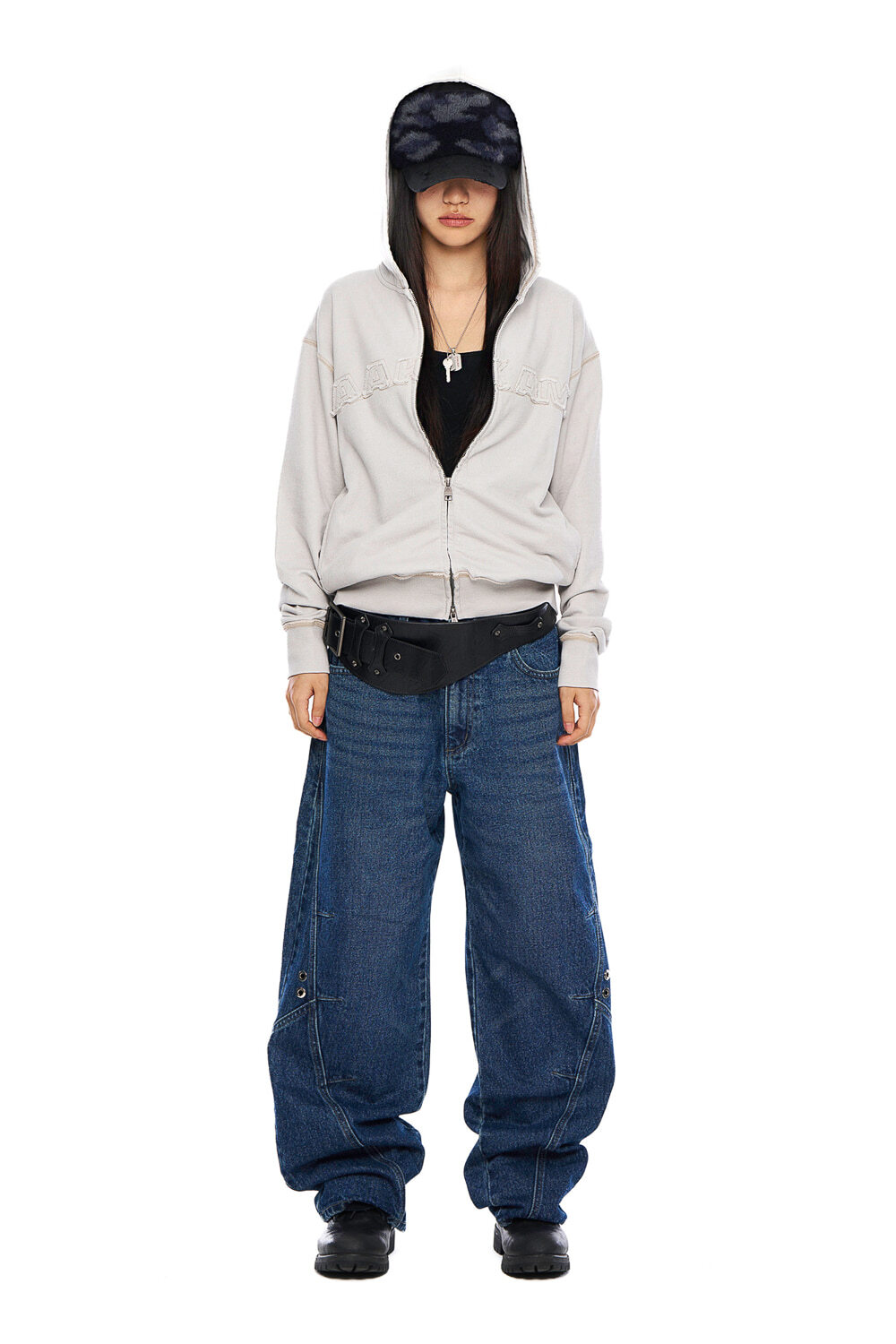 【現貨】Logo Patch Zip-Up Hoodie (Beige)