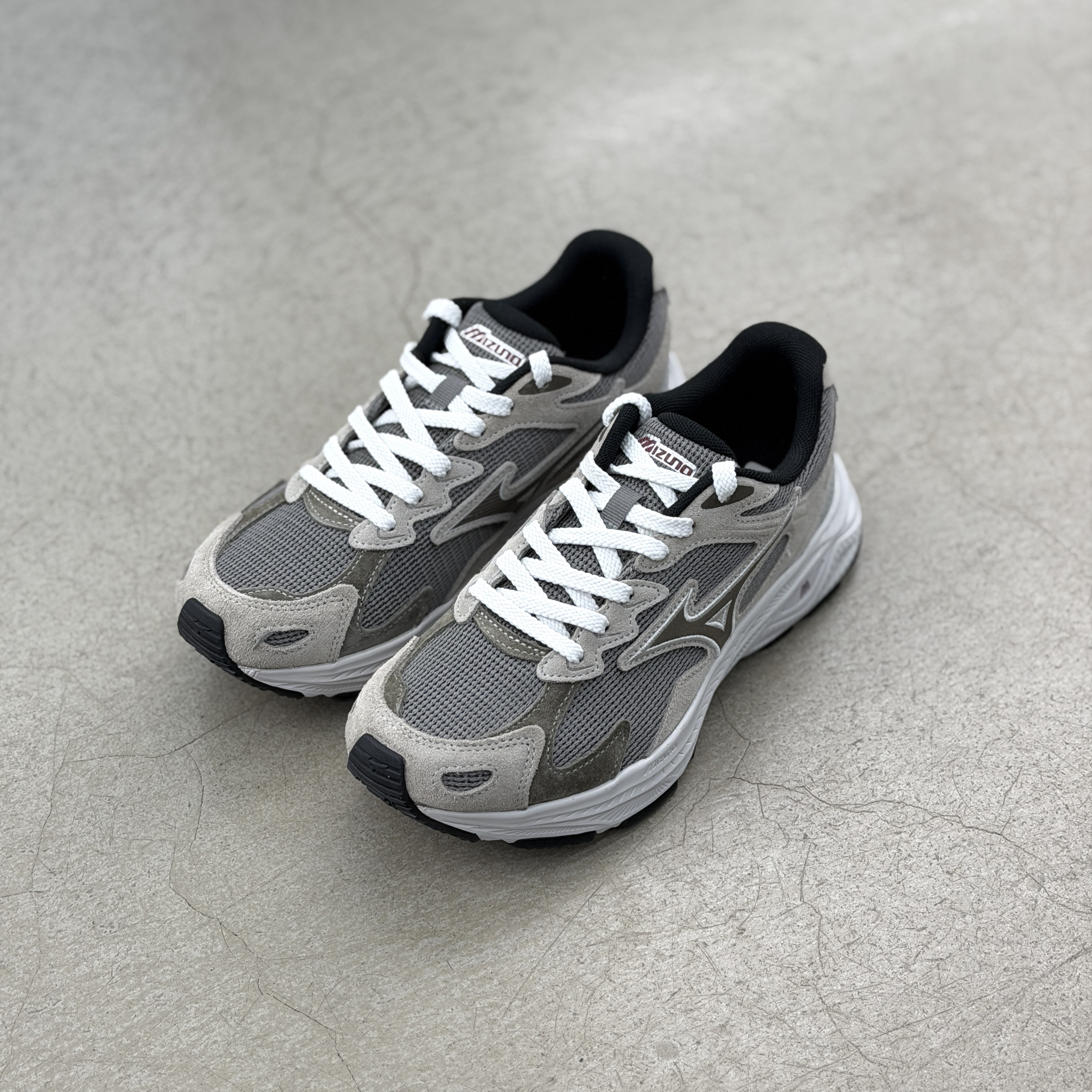 Mizuno Racer S Grey