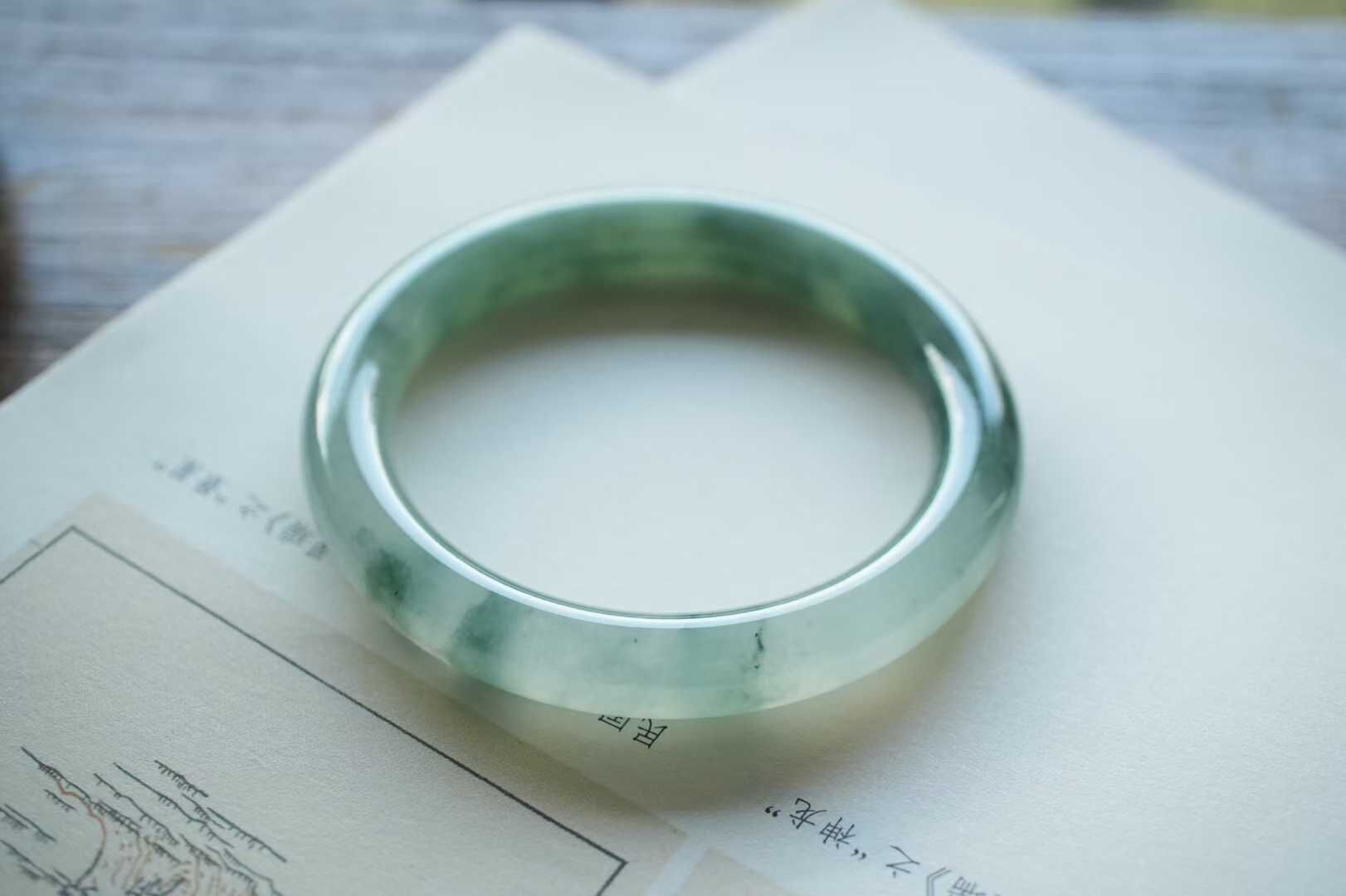 122851 53mm翡翠冰飄花圈條手鐲 (52-54)