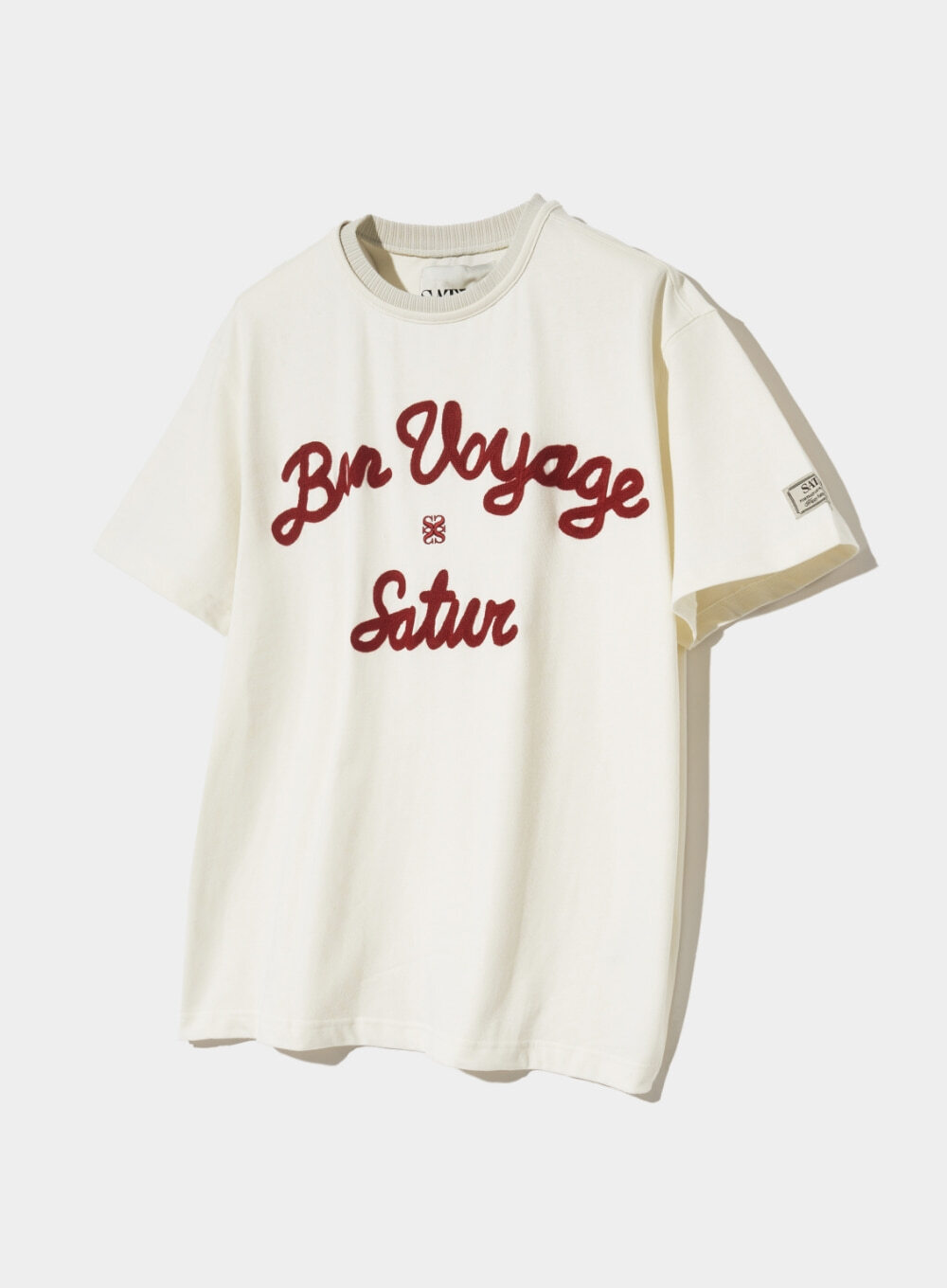 【官方原價79000WON ～HKD438😱 即時收看直播減至$258一件！重温減至$268一件！抵至近5折半價帶走SATUR🔥】【SATUR】Satur Logo Voyage T-Shirt -Period Red
