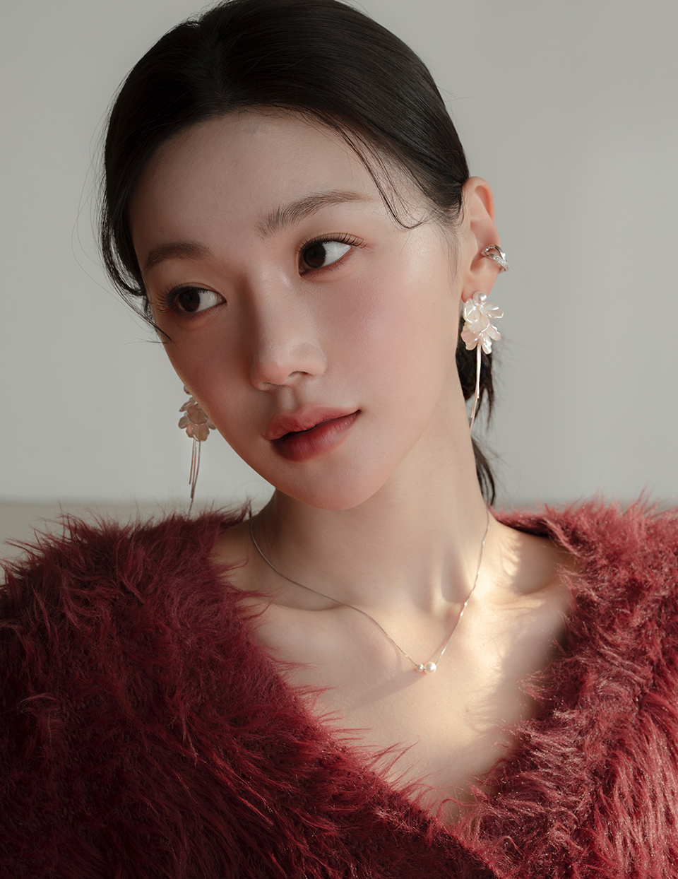 柔光珍珠花瓣流蘇。針式耳環