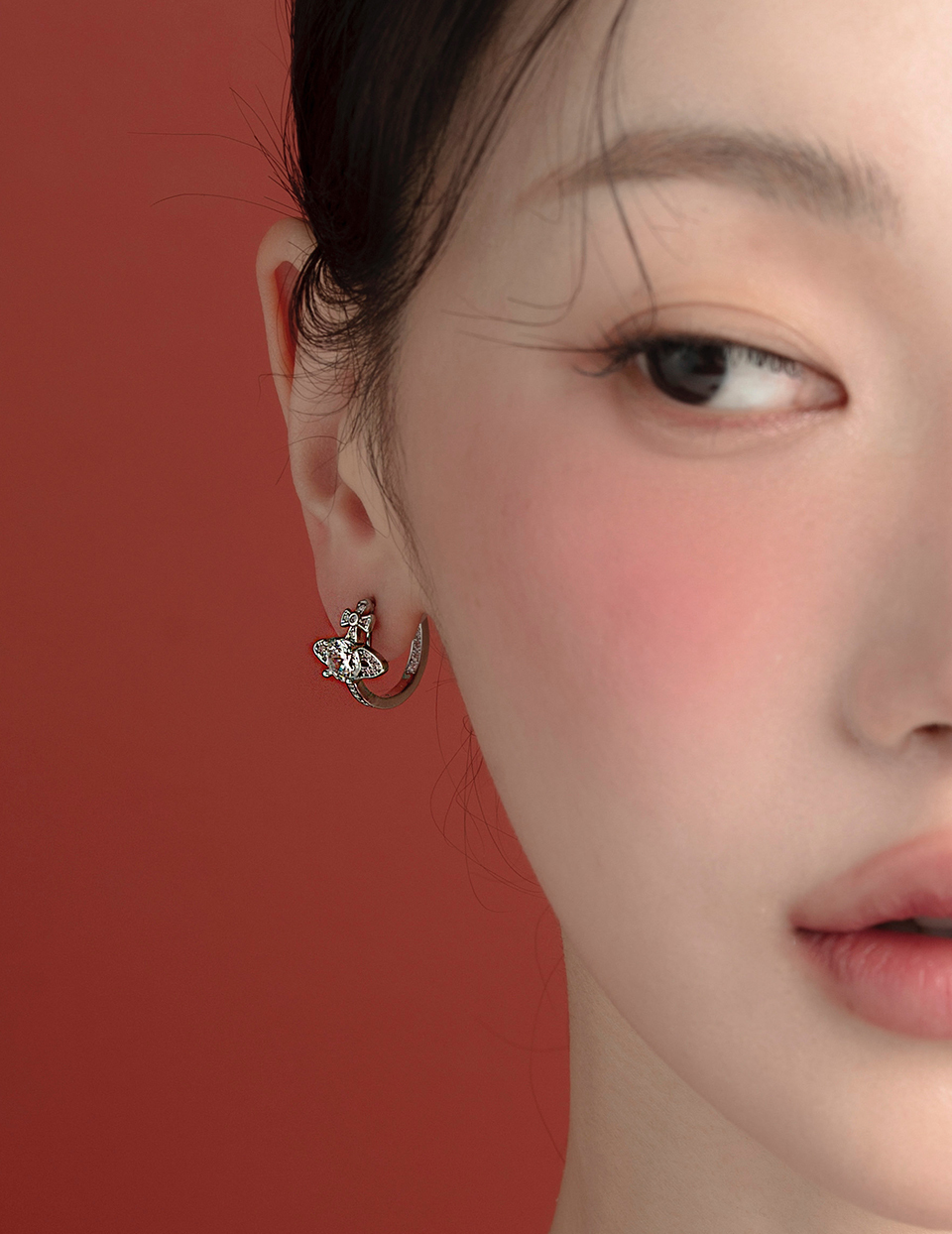 C形鋯石星環。夾式耳環