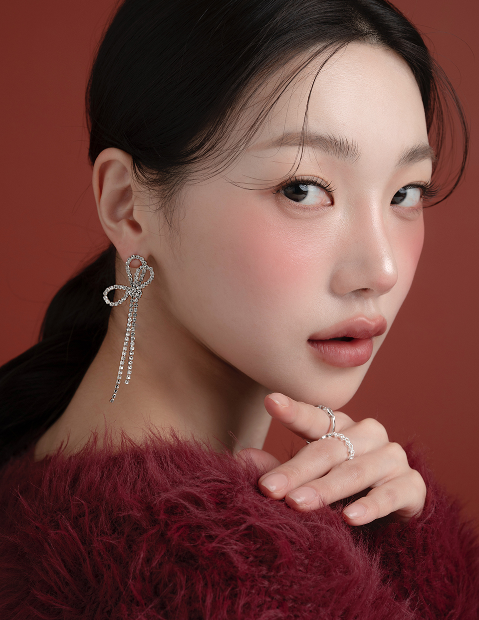 鋯石蝴蝶結流蘇。針式耳環