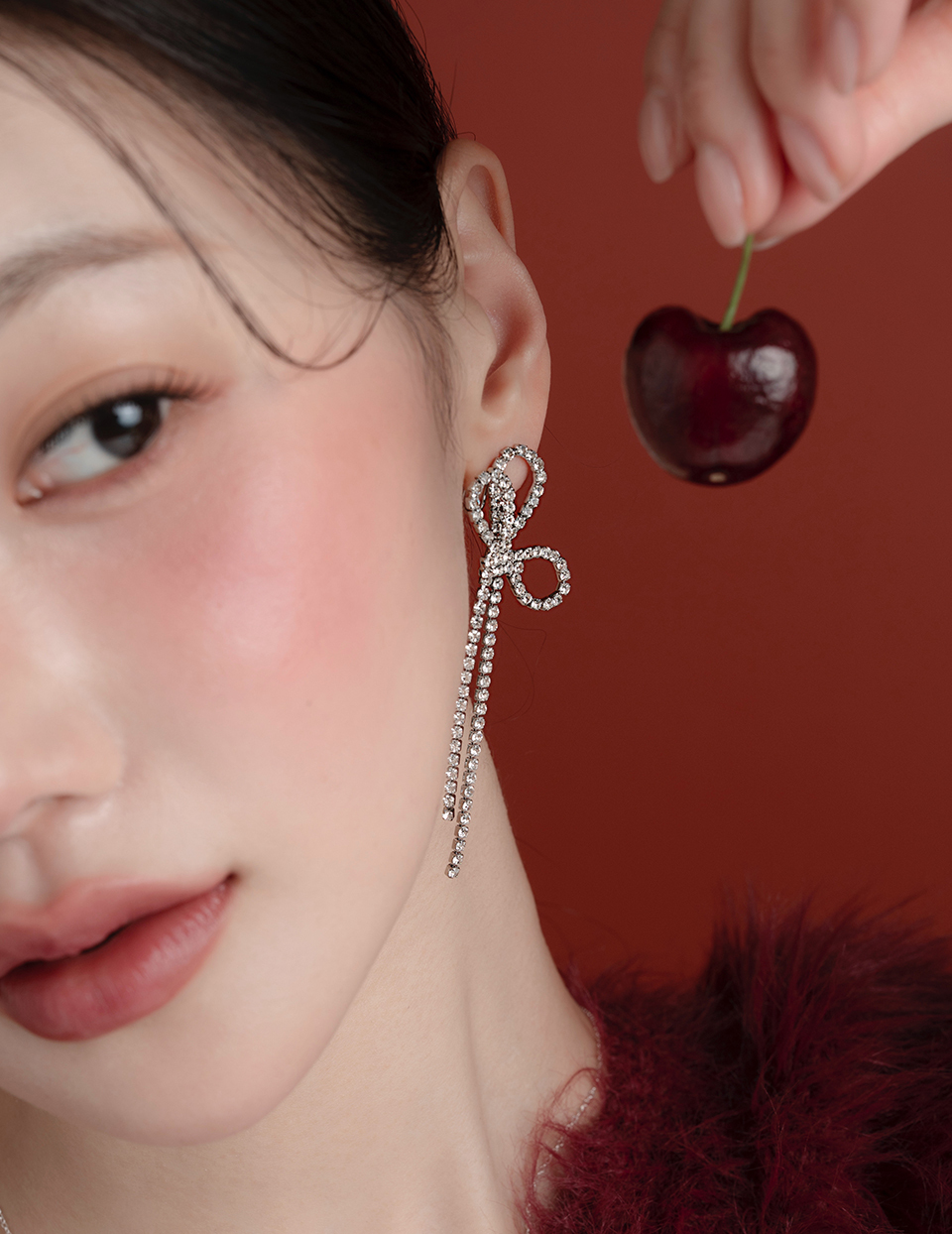 鋯石蝴蝶結流蘇。夾式耳環