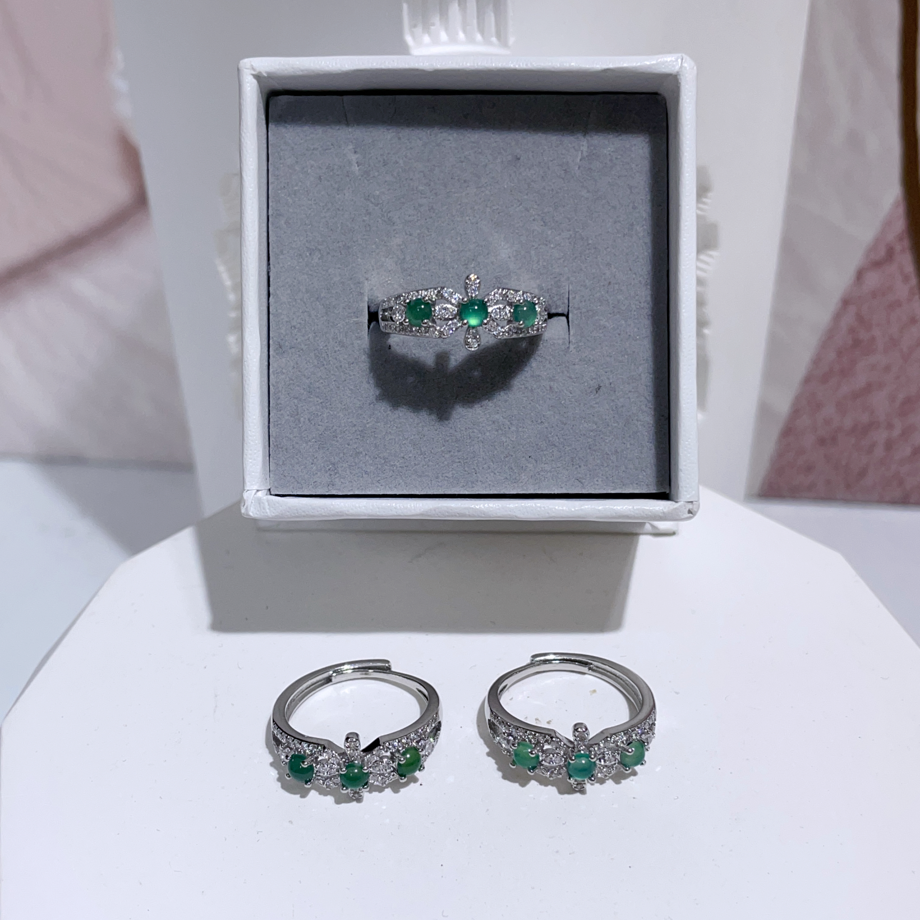 翡翠閃石花戒指