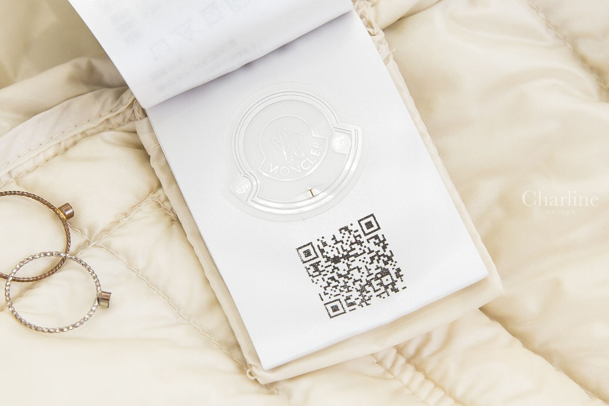 Moncler Lans Giubbotto 淺卡其色小立領雙口袋羽絨外套-Charline Boutique 精品代購