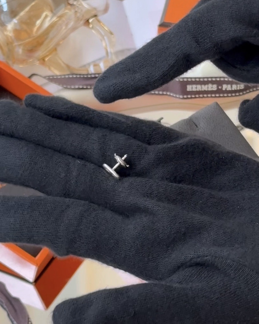 HERMES｜豬鼻純銀耳針