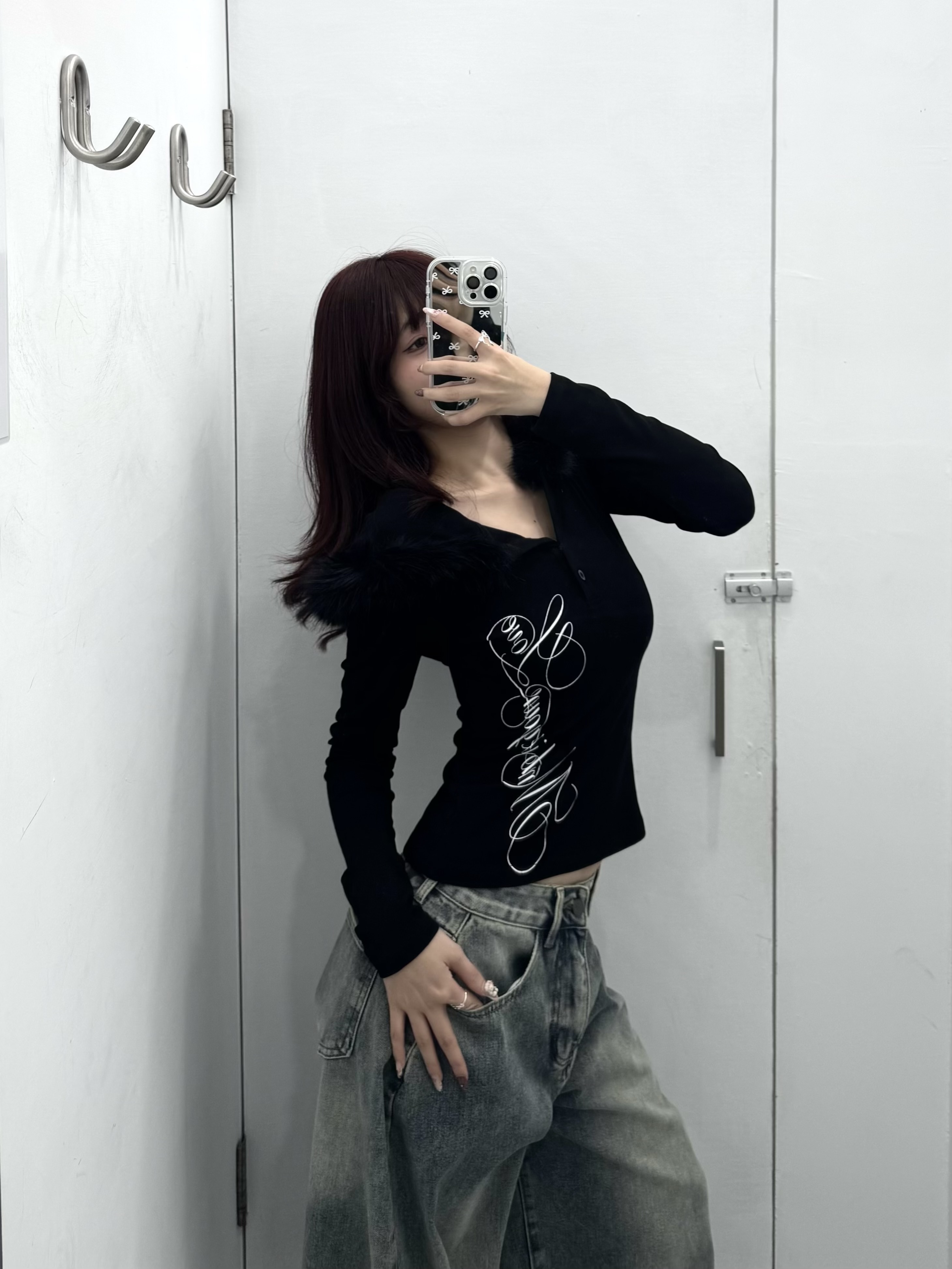 毛毛連帽腰間字母長Tee