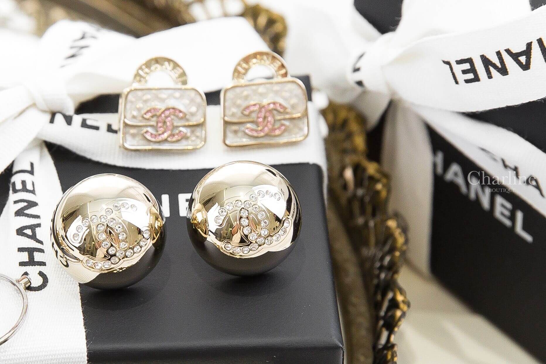 Chanel Stud Earrings 金色水鑽CC金屬豆豆耳環