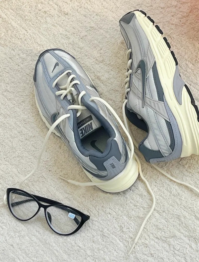 iSNEAKERS｜Nike Initiator 奶油灰白灰白色奶油底復古慢跑鞋 HQ1179-001