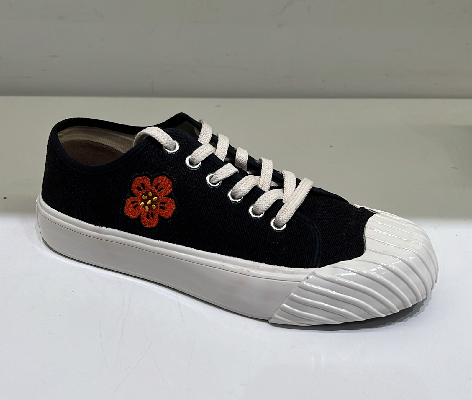 UK147 KENZO 經典海棠花餅乾鞋 - 黑色 36