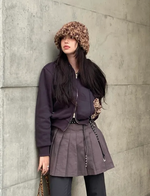 ILLIGO 鉚釘連帽短版外套 FEB