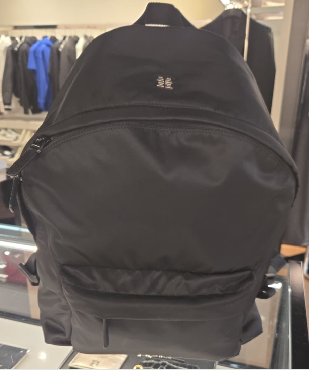 UK126 Givenchy Essentiel U Backpack BK508HK17N 29 x 40 cm