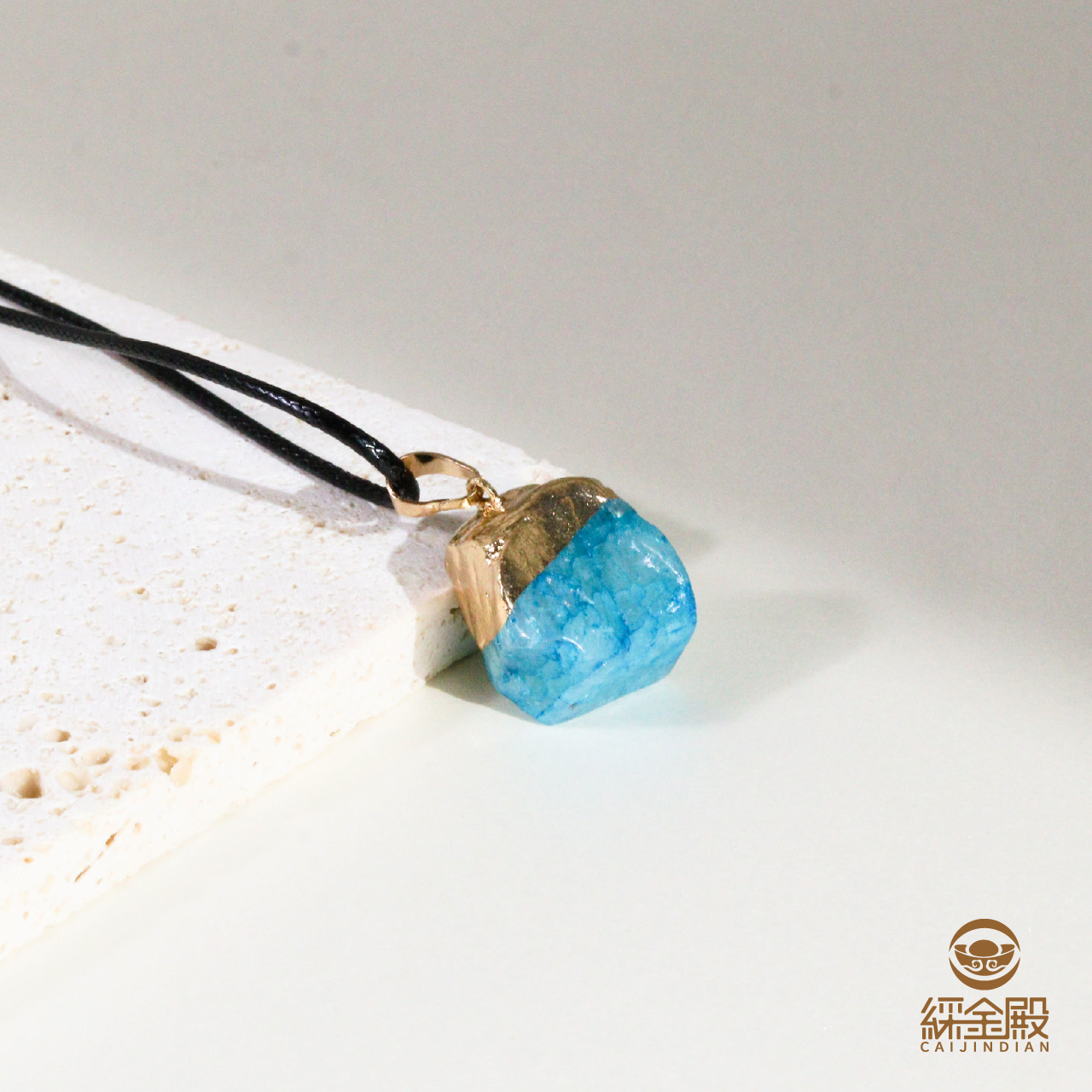 天然原礦項鍊_藍托帕｜生命靈數5｜追尋自由｜喉輪｜善於溝通｜過爐加持【綵金殿】