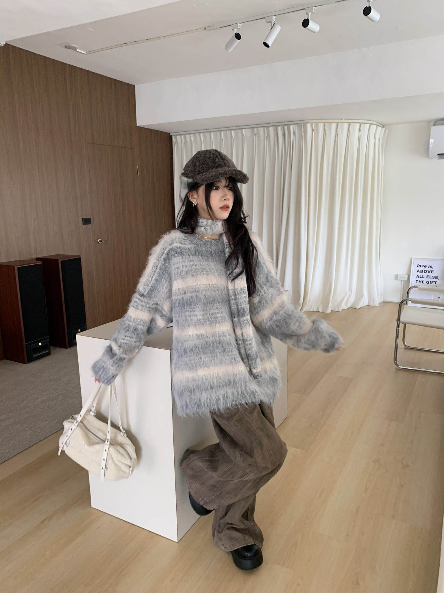 ISA_落日餘暉 (附圍巾)冬季浪漫暈染條紋毛衣_51170