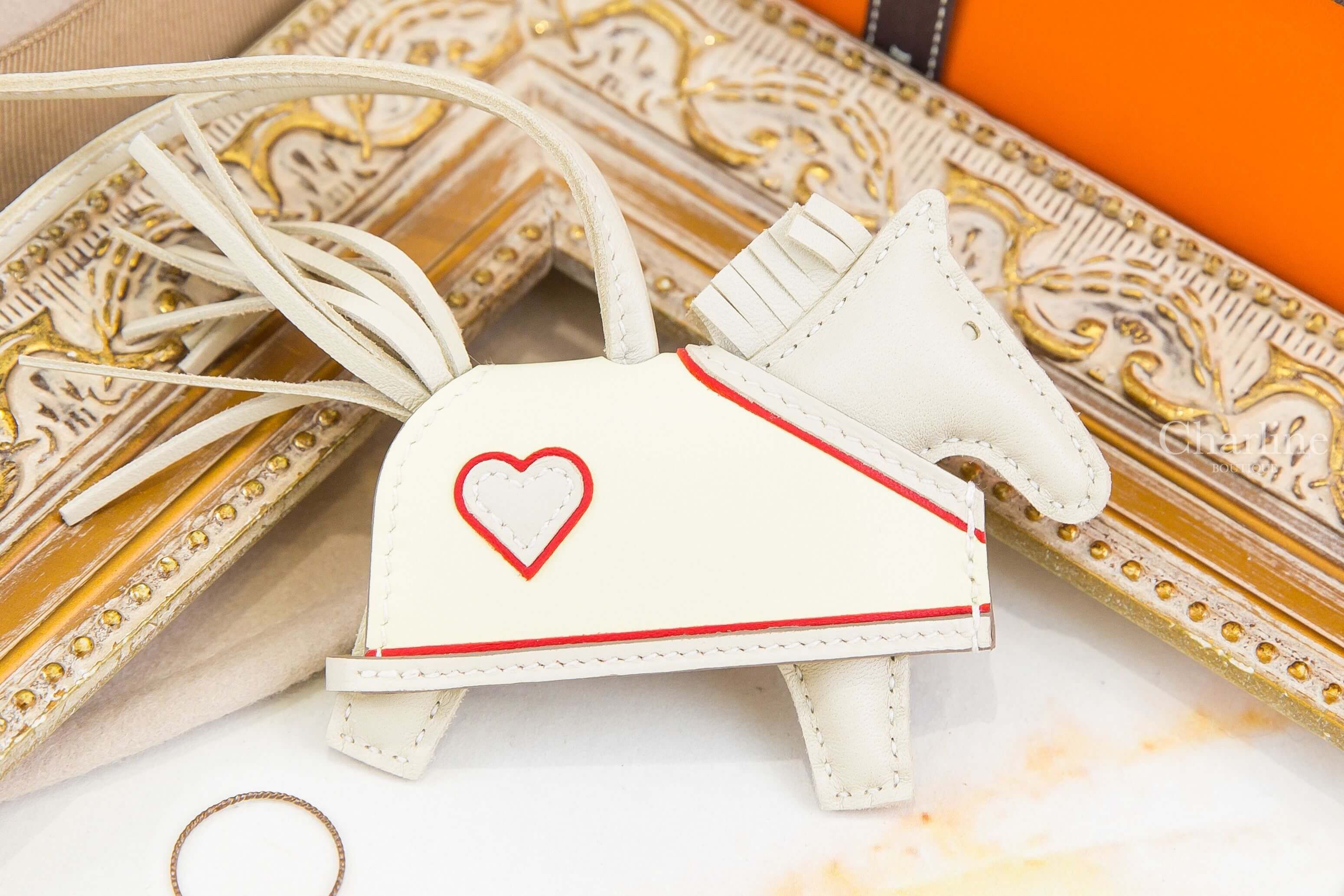 Hermès Rodeo Robeo Coeur PM Charm 奶昔白/奶昔白/米爾頓黃/亮紅色/愛心披肩小馬吊飾-Charline Boutique 精品代購