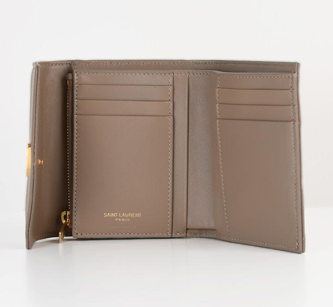 UK118 YSL Cassandre信封形絎縫銀包 - Dusty Grey 40394 AAA44 1722 12 x 10 cm