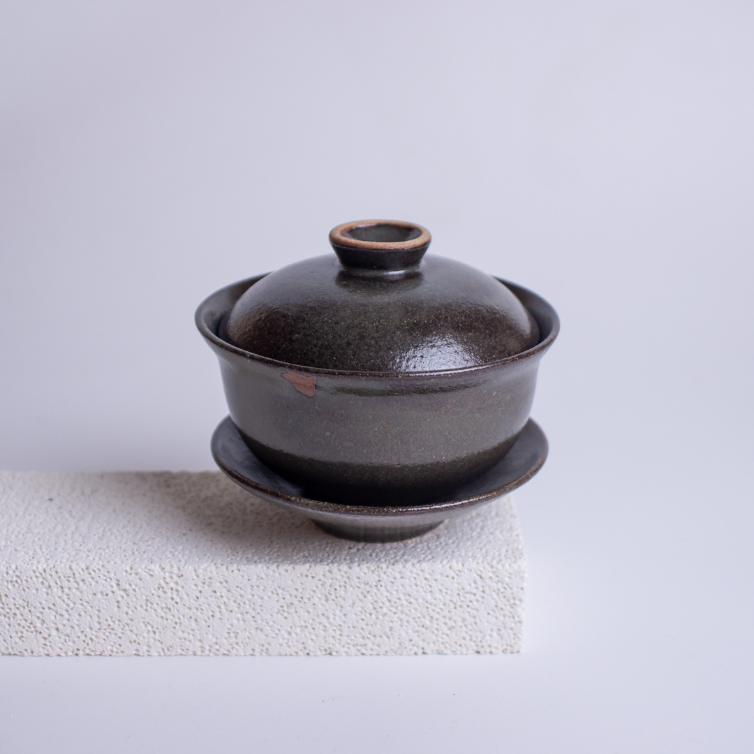 焙茶色寬口蓋碗
