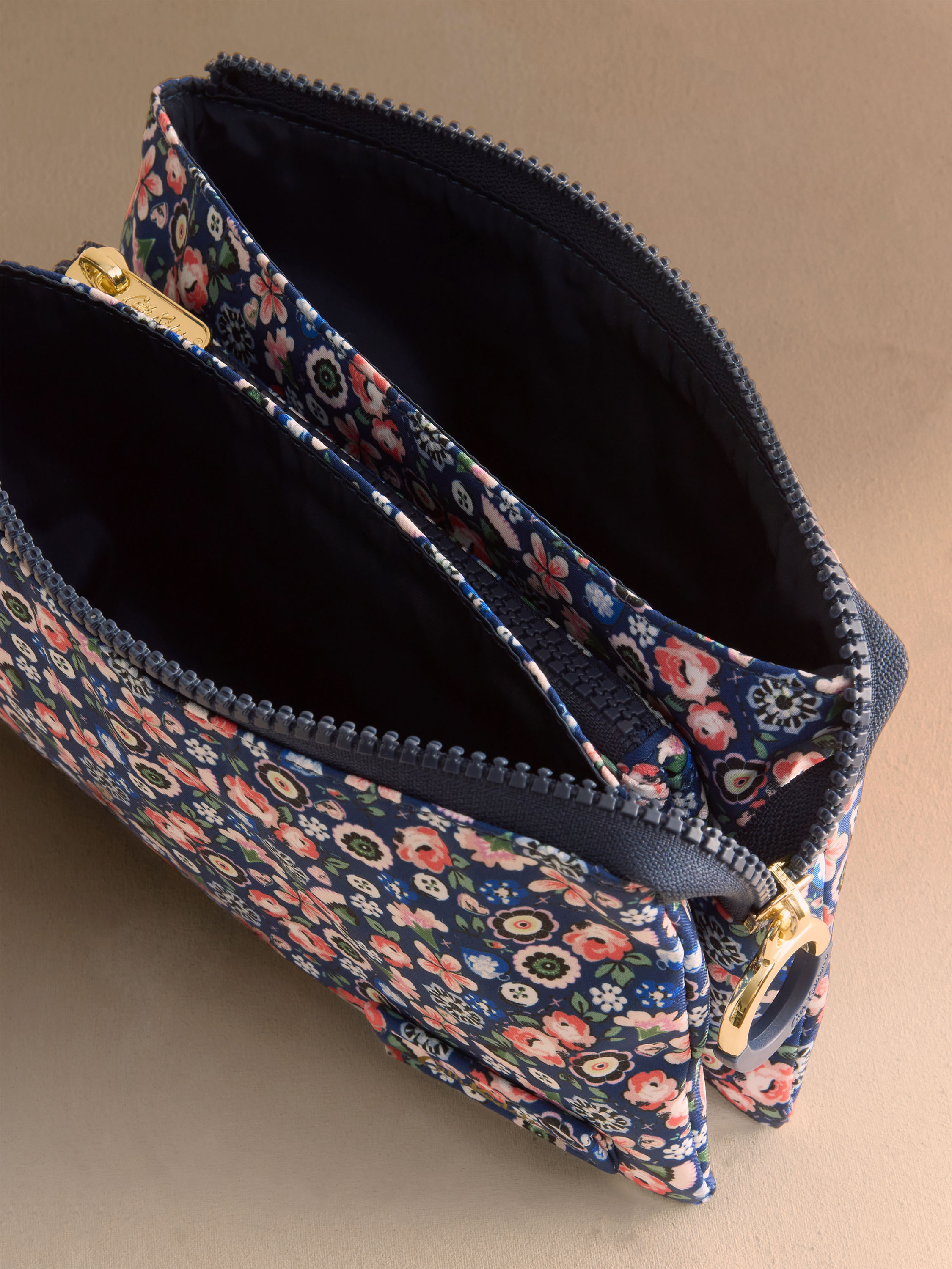 Pearly Queen Ditsy 三層拉鍊收納包