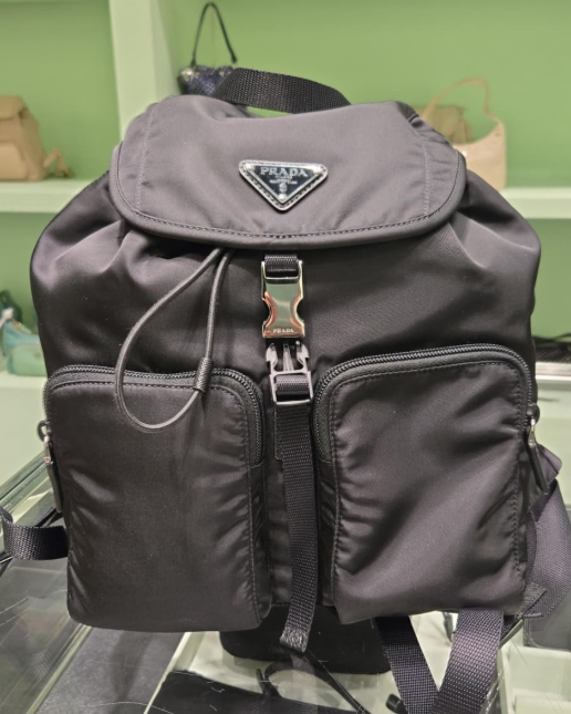 UK099 Prada 前翻蓋細Logo背包 1BZ070 28 x 25 cm