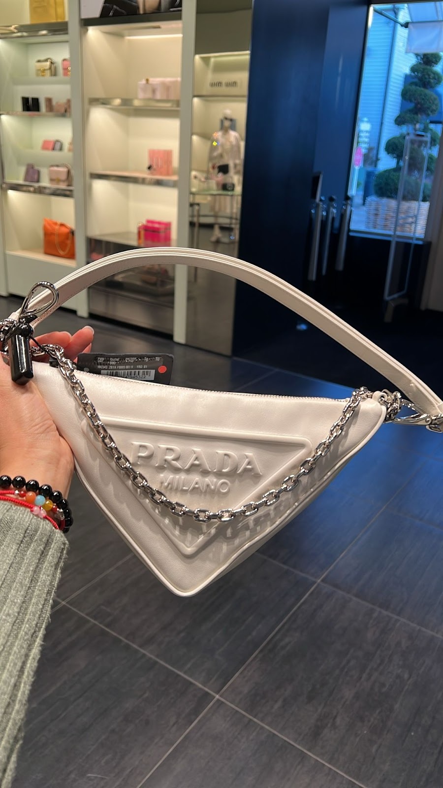 UK095A Prada Grace Lux Triangle 斜挎包 - 白色  16 x 14 cm