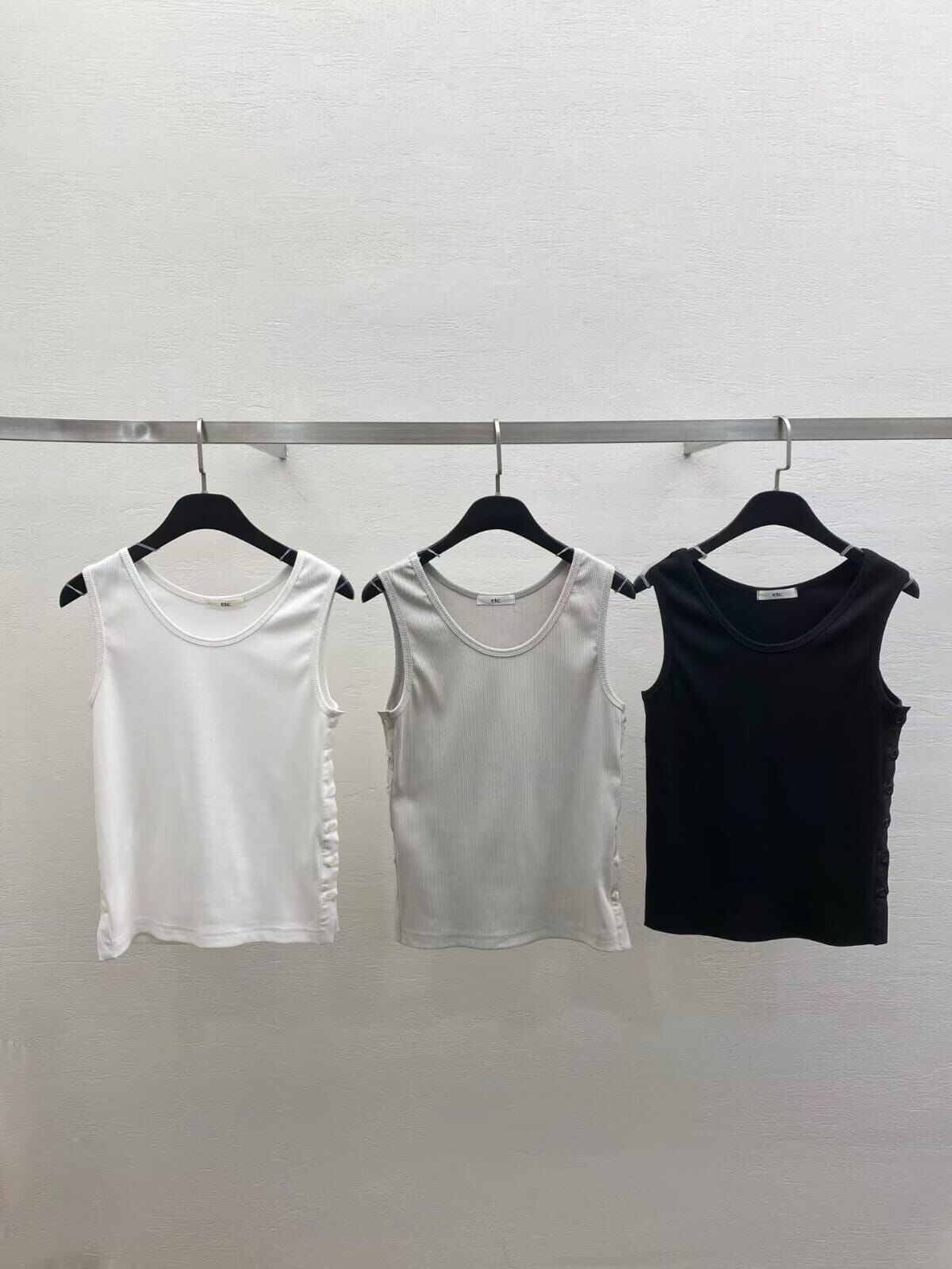 MK5502 側皺暗坑紋背心 *特價* (優惠碼同充值購物金不適用)