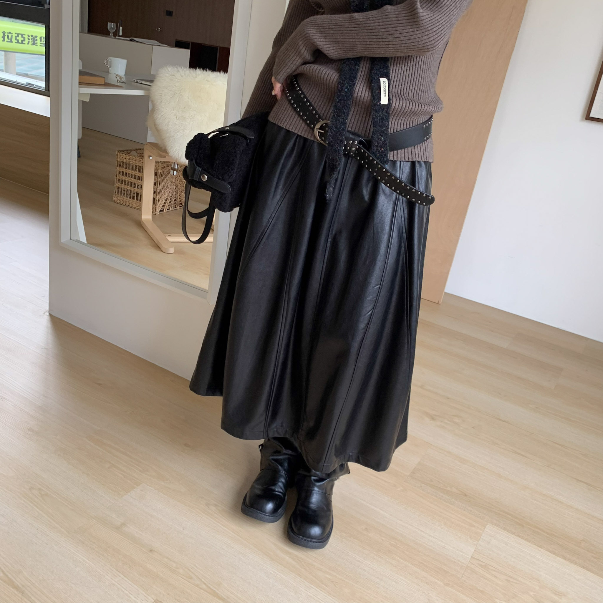 ISA_當韓女的一天 清冷感高級七分皮長裙_61027