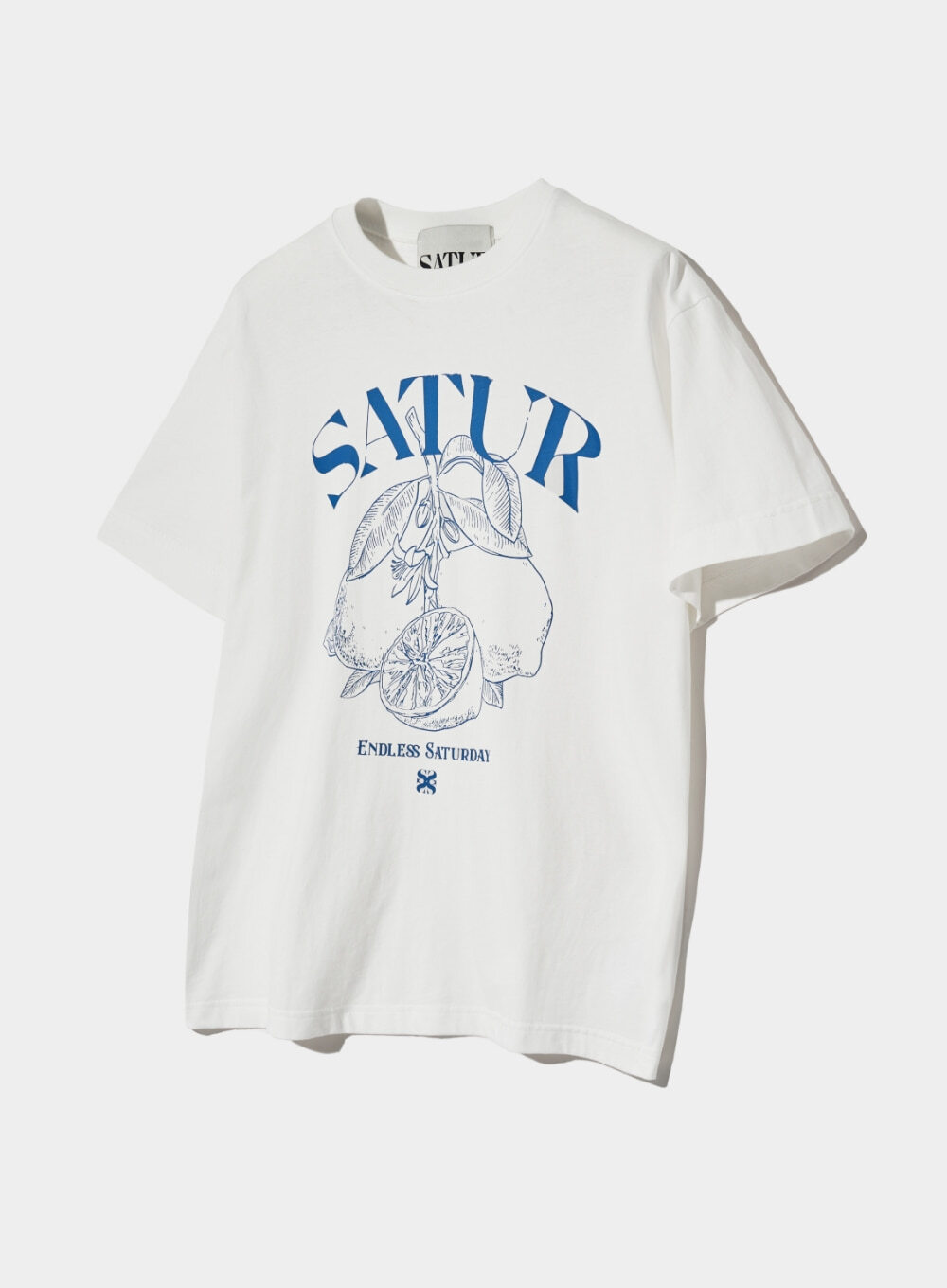 【官方原價79000WON ～HKD438😱入LIVECODE一件減至$260！ 抵至近5折半價帶走SATUR🔥】【SATUR】Capri Citron Drawing Summer Graphic T-Shirt - Light Blue