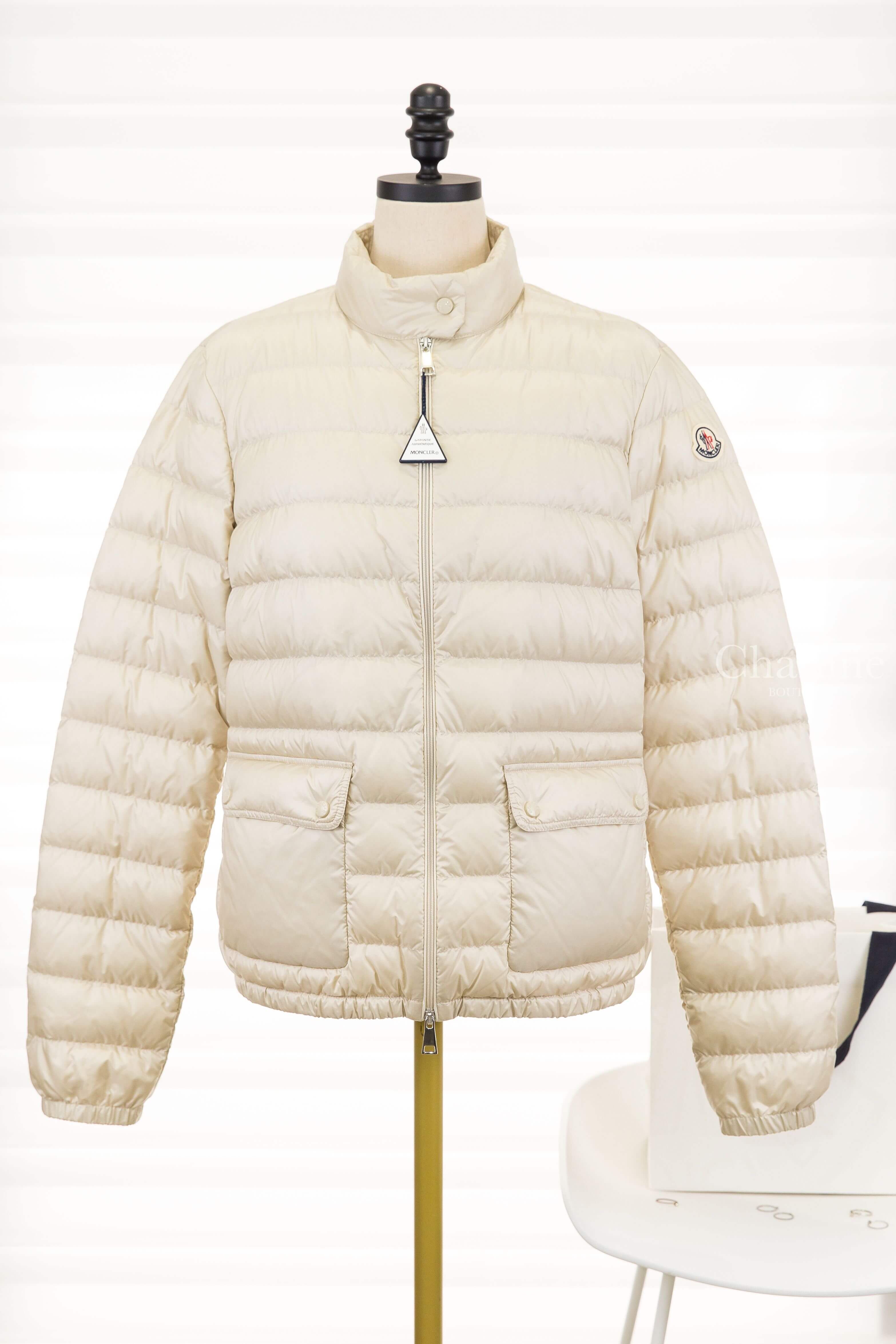 Moncler Lans Giubbotto 淺卡其色小立領雙口袋羽絨外套