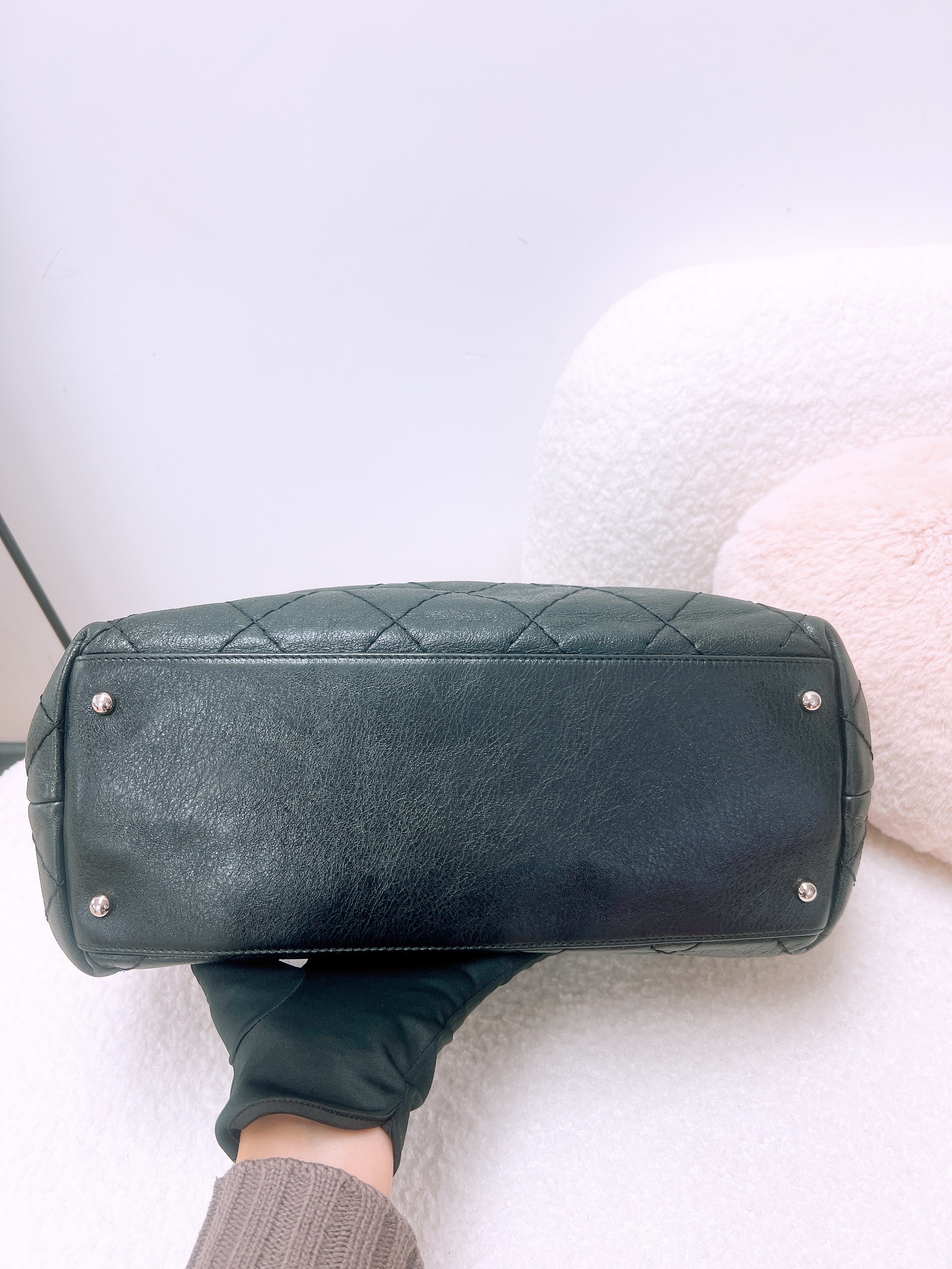 Chanel on the road tote black silver