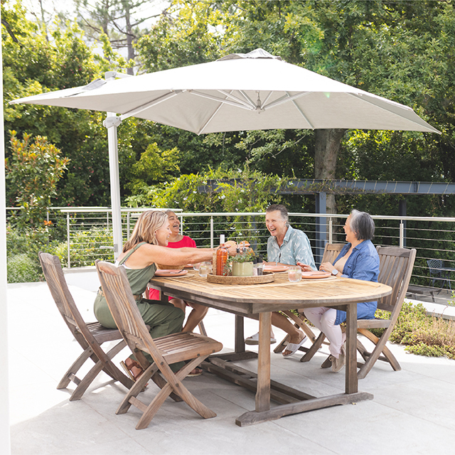 側柱傘傘下無遮擋視野開闊舒適,可根據需求調節角度