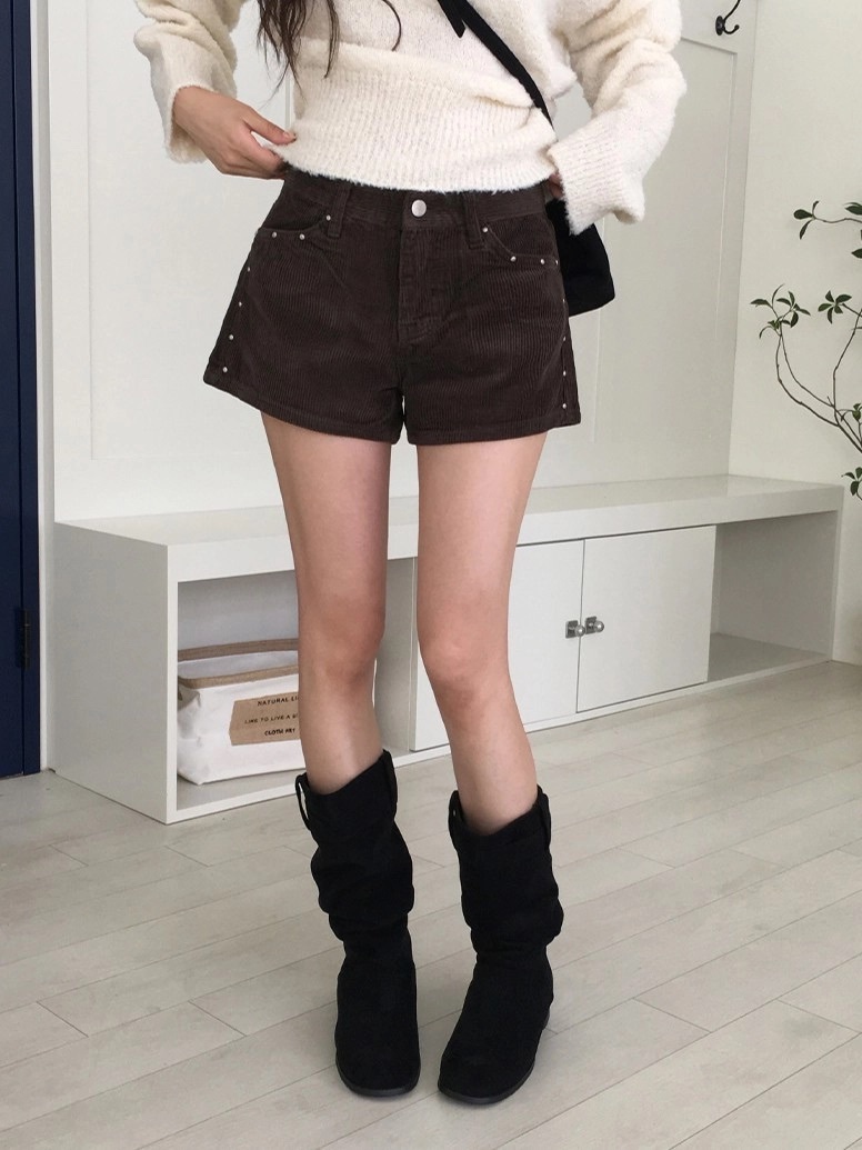 My pick✨日常百搭！高質銀色鉚釘燈芯絨短褲