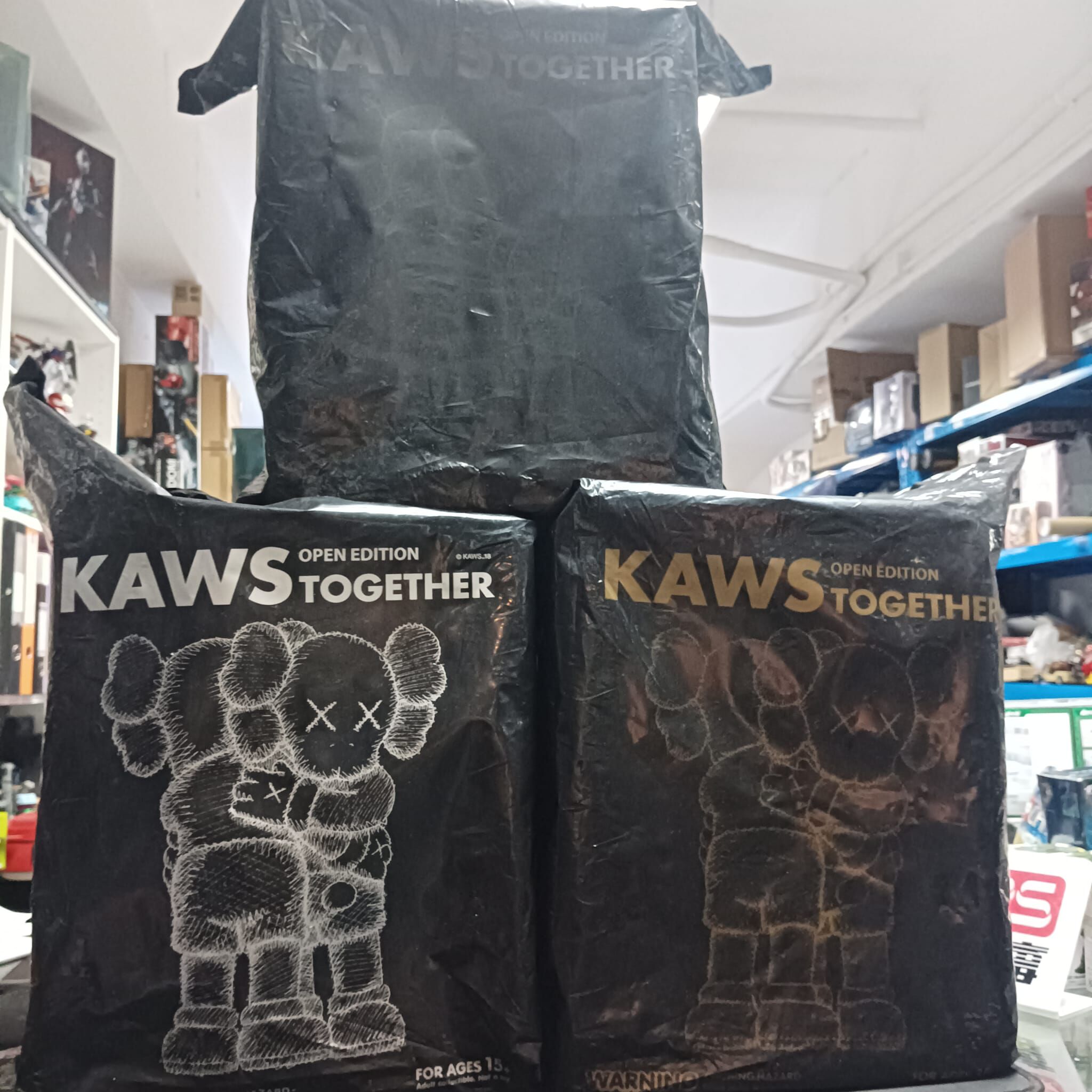 其它-Kaws Together 棕 黑 灰