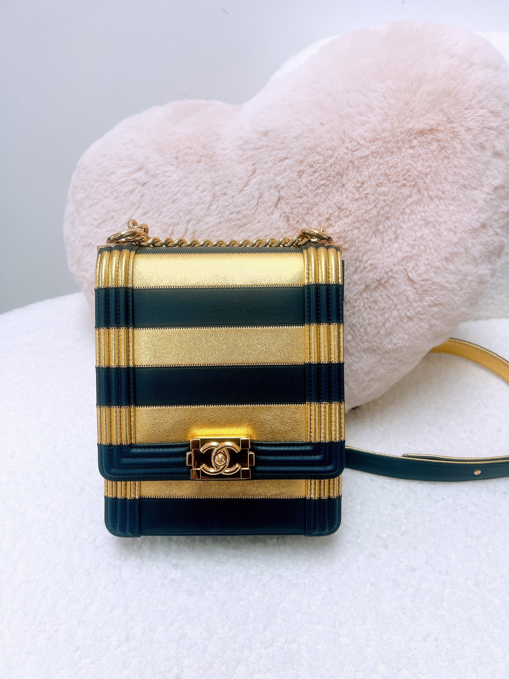 Chanel vertical north south boy (navy/ gold)