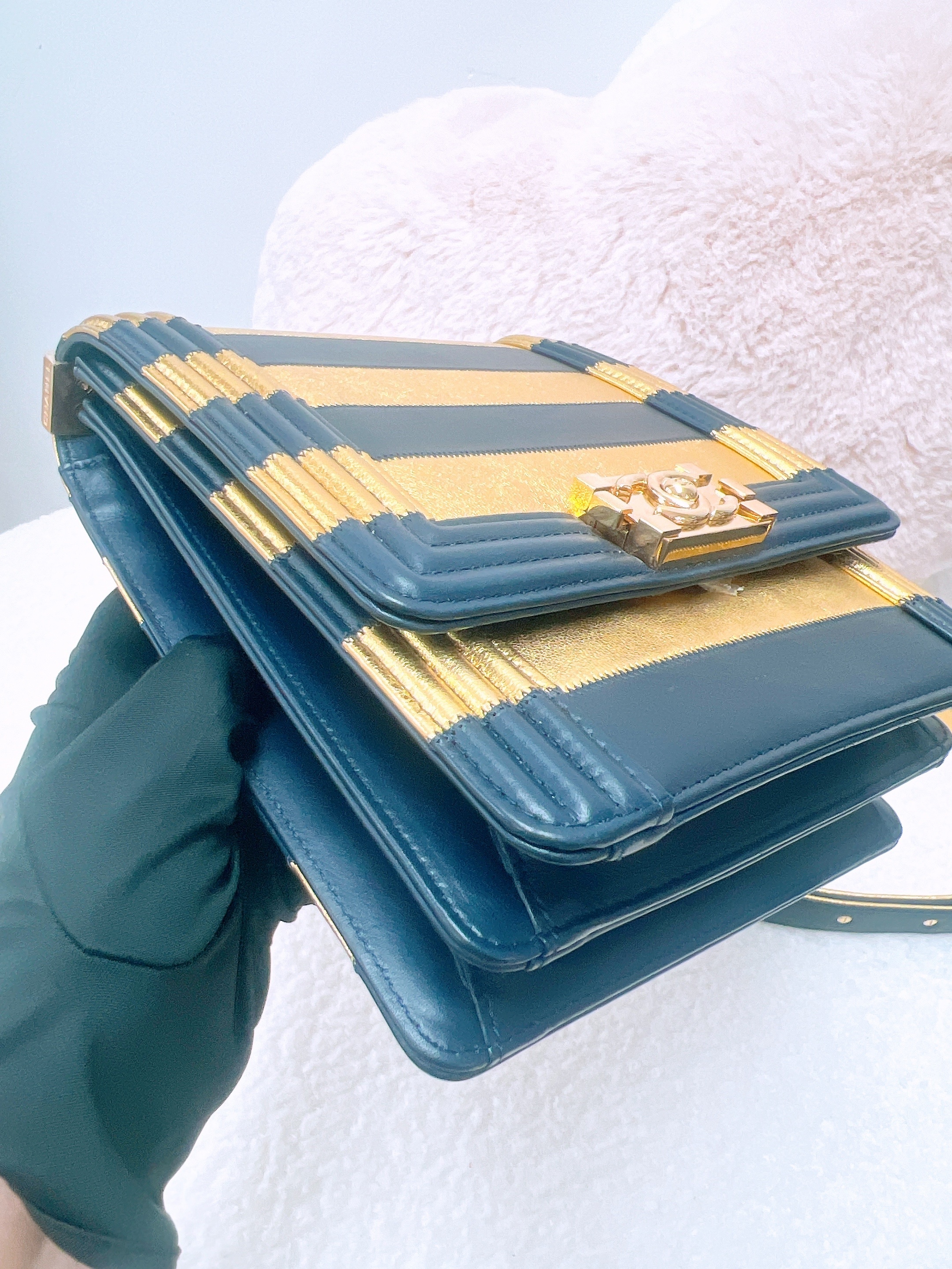 Chanel vertical north south boy (navy/ gold)