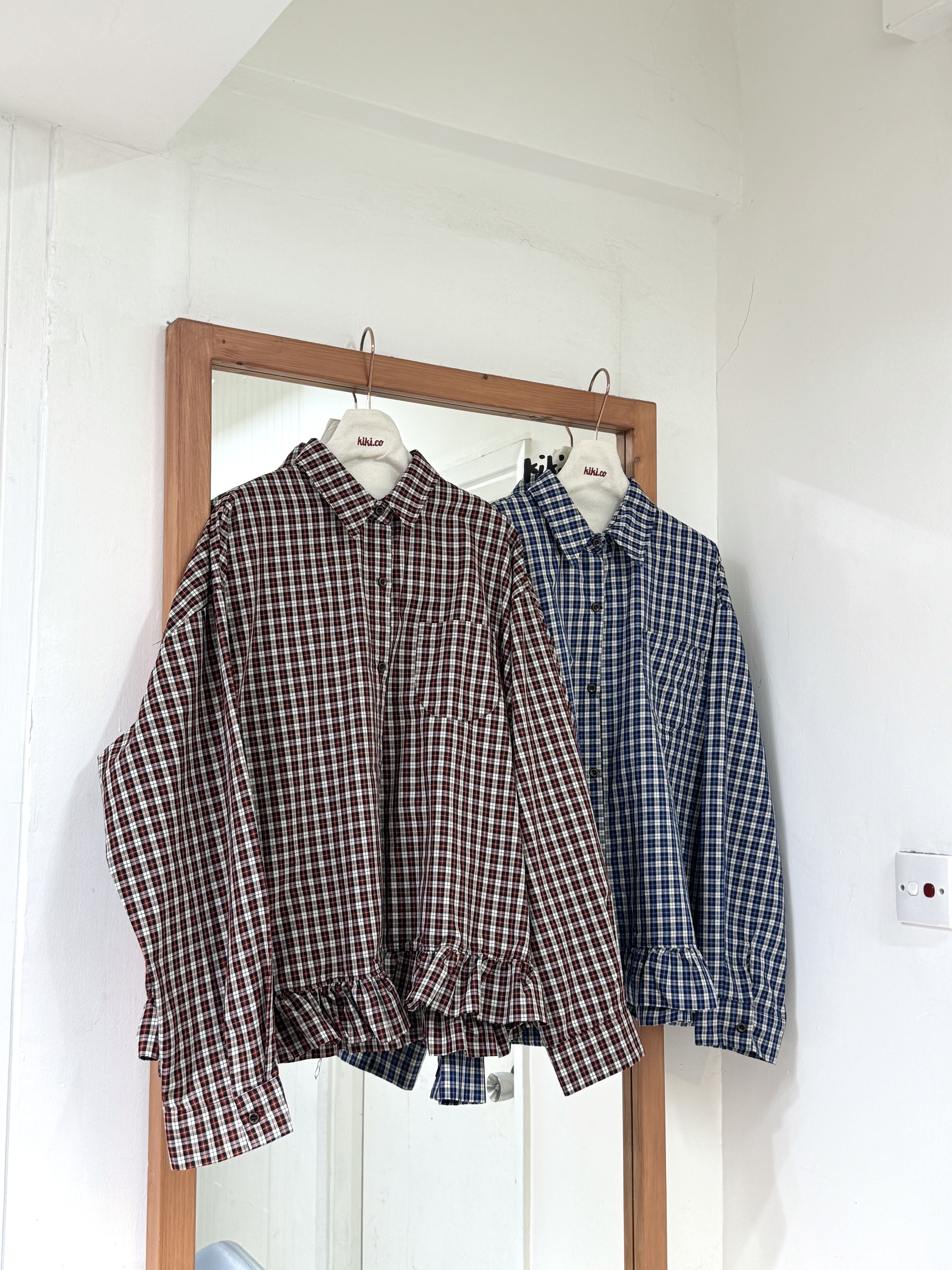 格紋尖領花邊底長袖恤