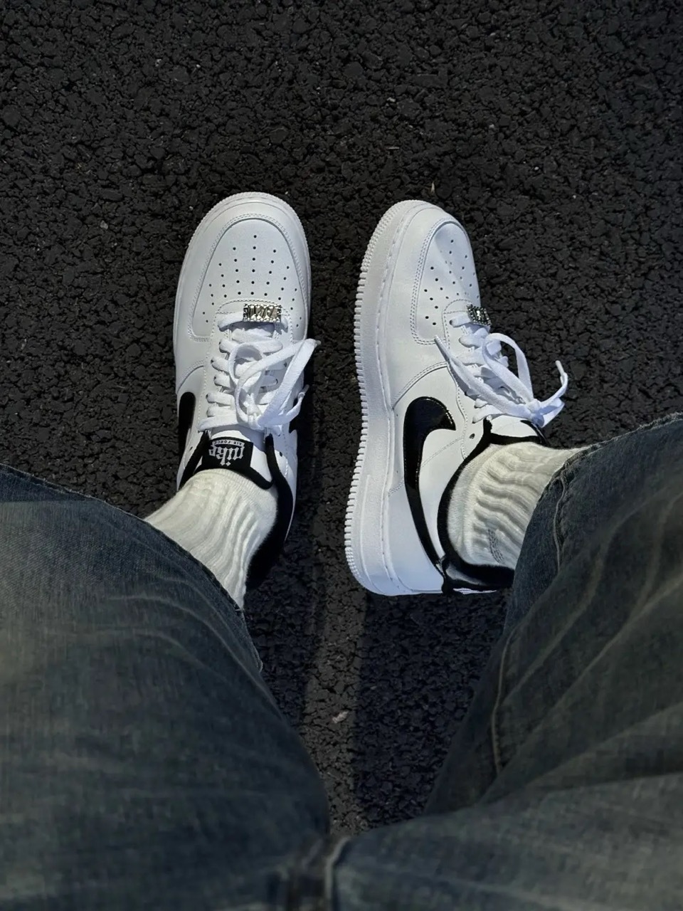 NIKE AIR FORCE 1 '07 LV8 AF1 白黑 漆皮 歌德字 金屬裝飾 男鞋 HF2898-101 / 預購