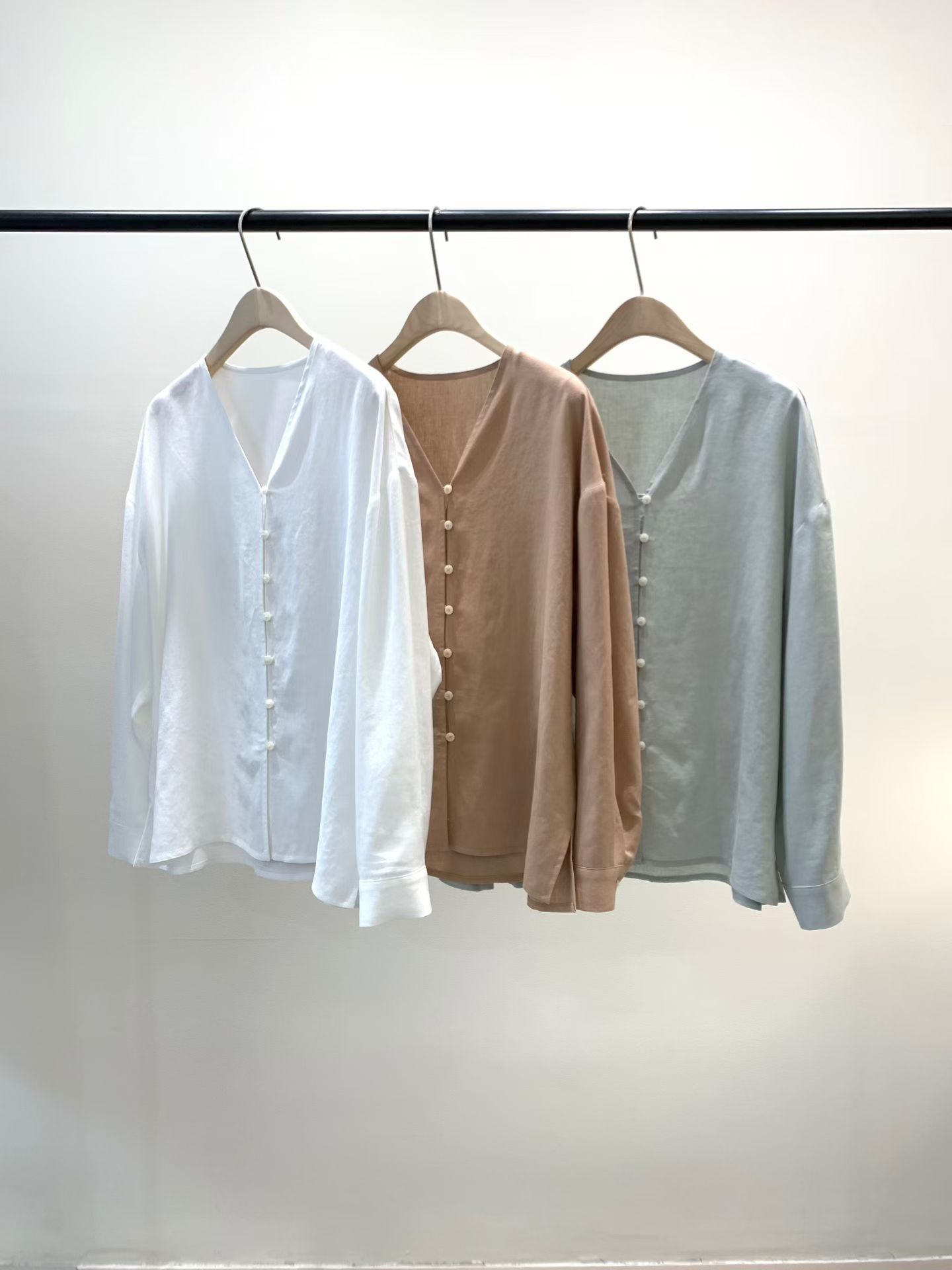 KN5502 V領鈕扣上衣 *特價* (優惠碼同充值購物金不適用)