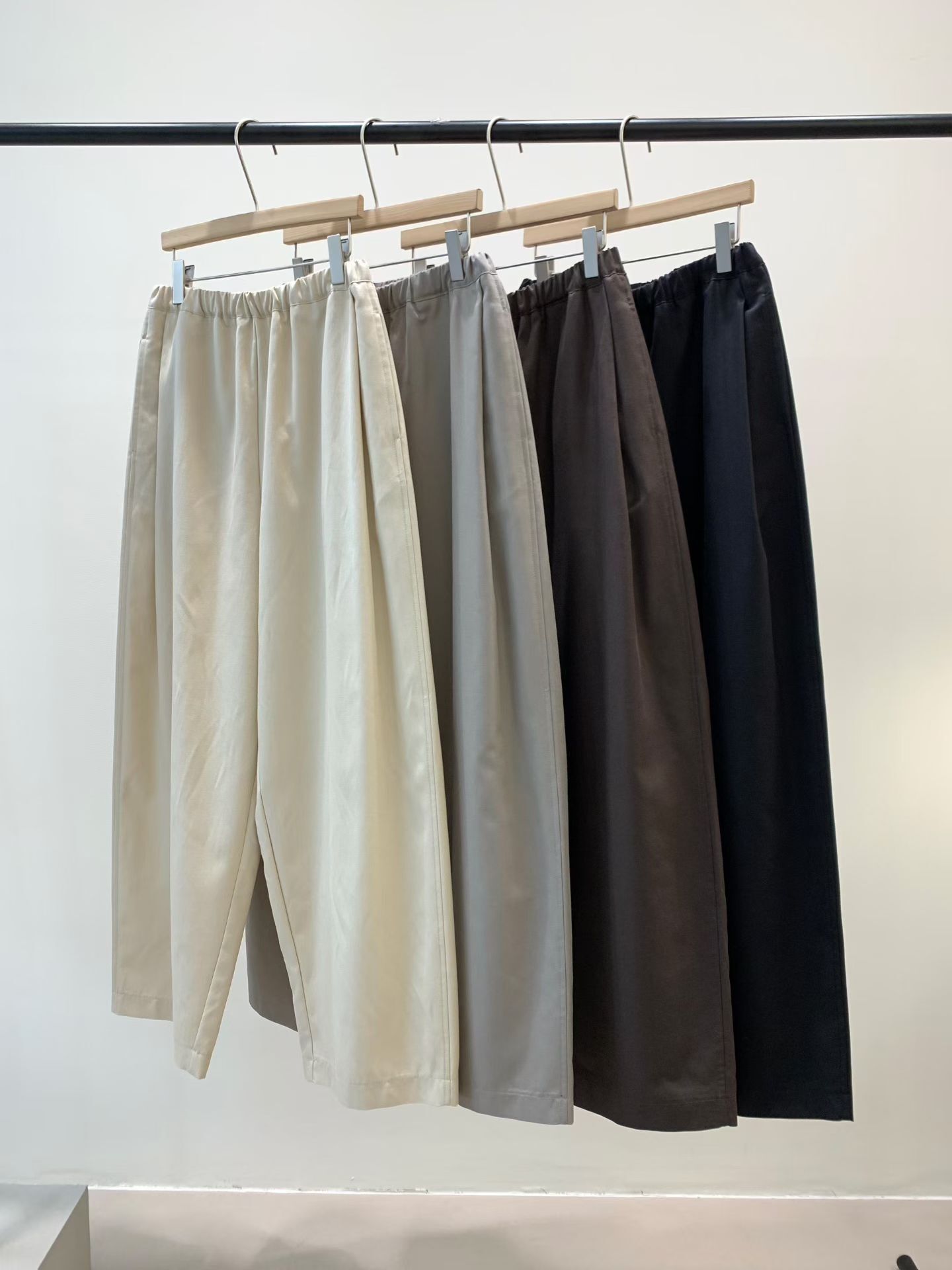 KN5507 休閒弧形褲 *特價* (優惠碼同充值購物金不適用)