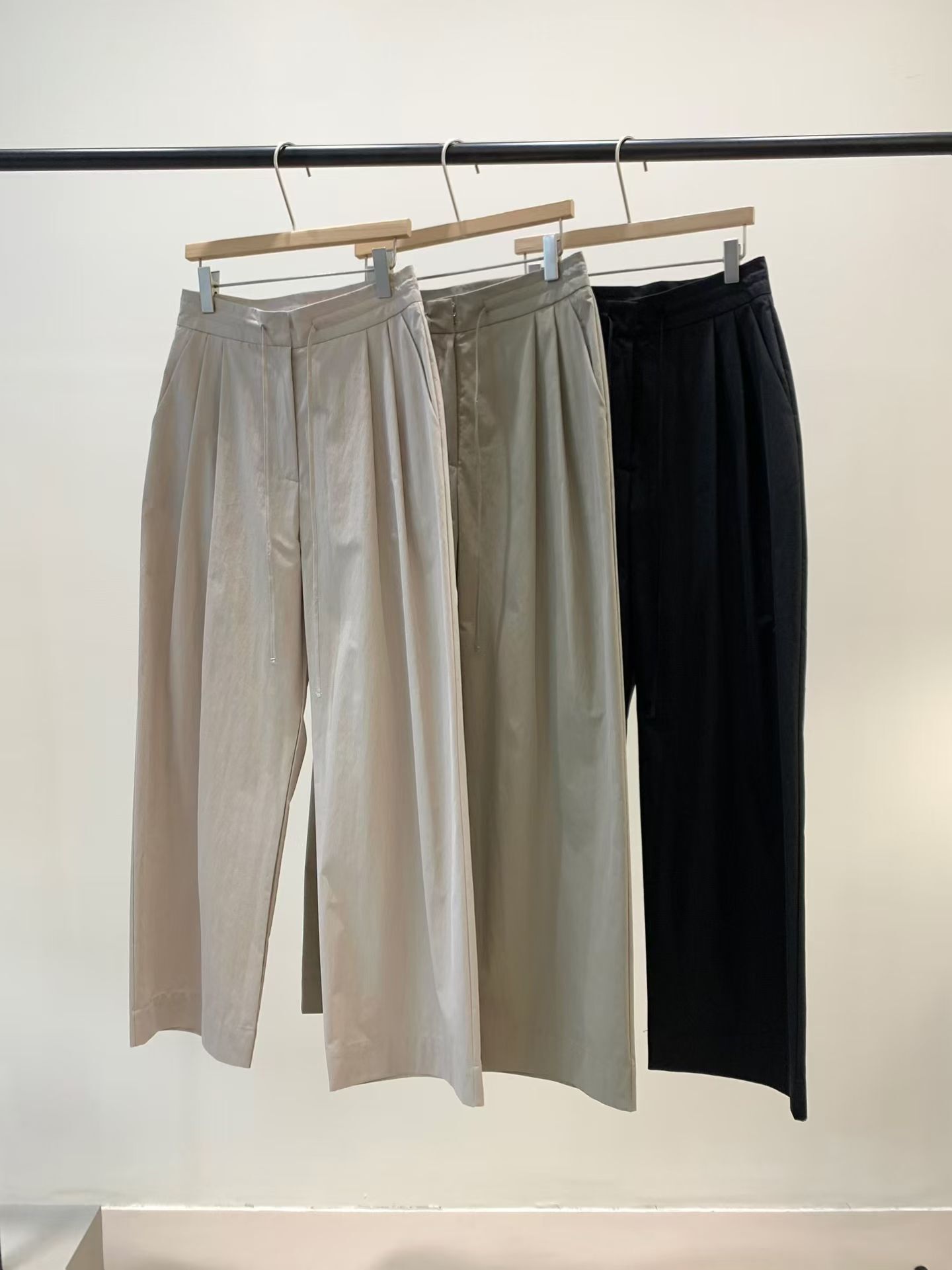 KN5509 打摺直筒褲 *特價* (優惠碼同充值購物金不適用)