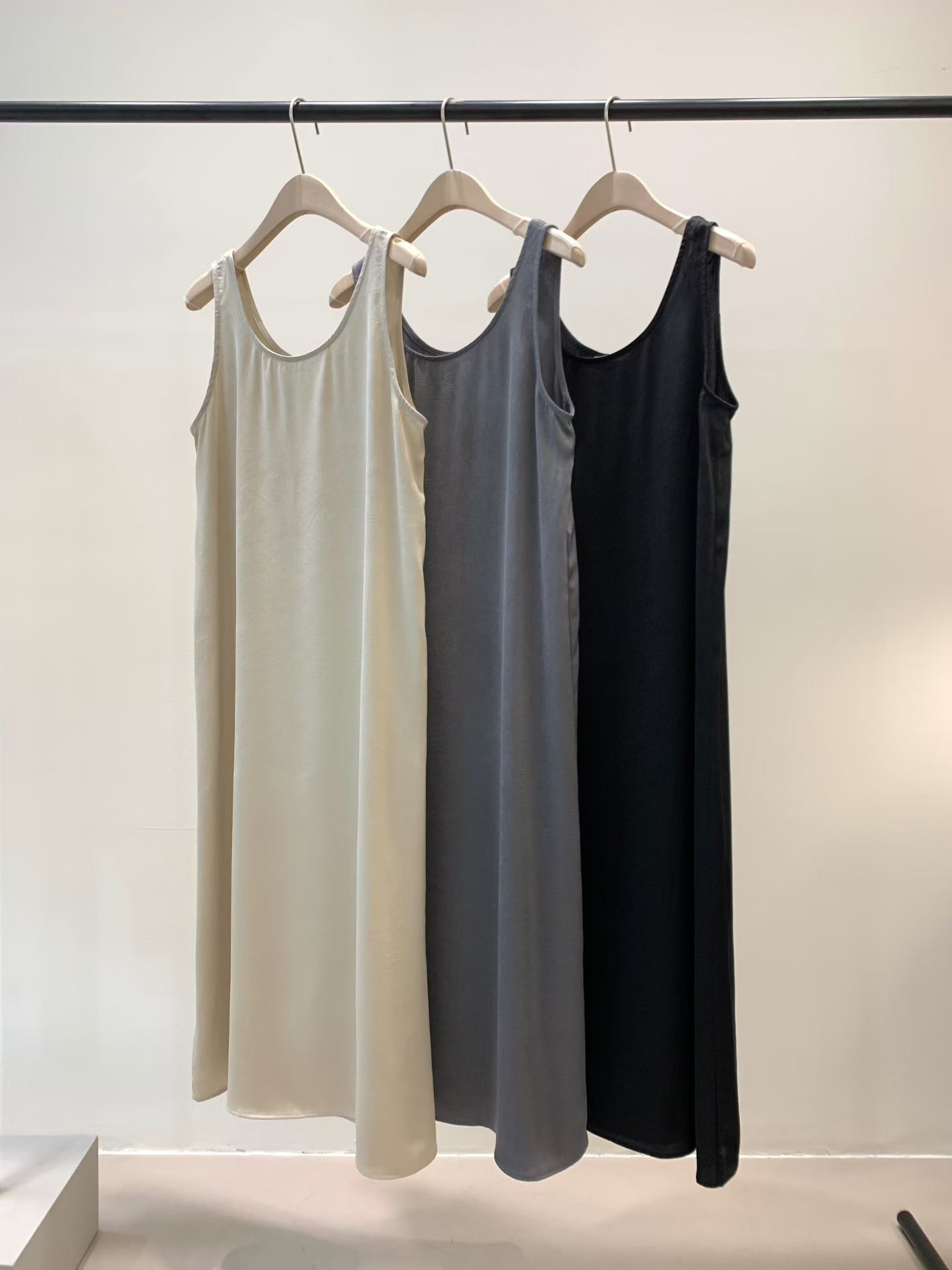 KN5510 簡約背心連身裙 *特價* (優惠碼同充值購物金不適用)