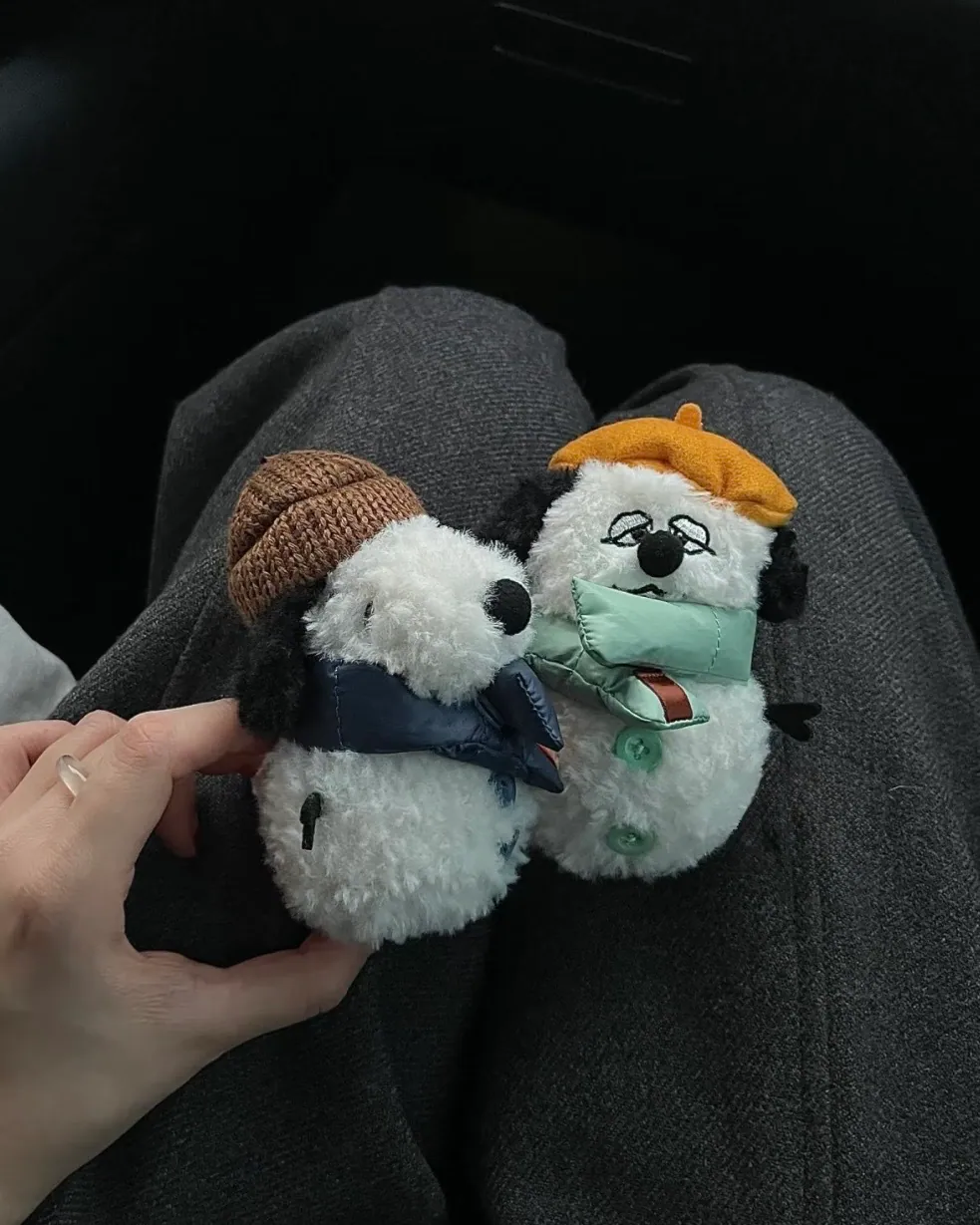 【逢甲 FUZZY】SNOOPY 史努比 歐拉夫 冬季系列 雪人小狗 羽絨圍巾 吊飾 鑰匙圈